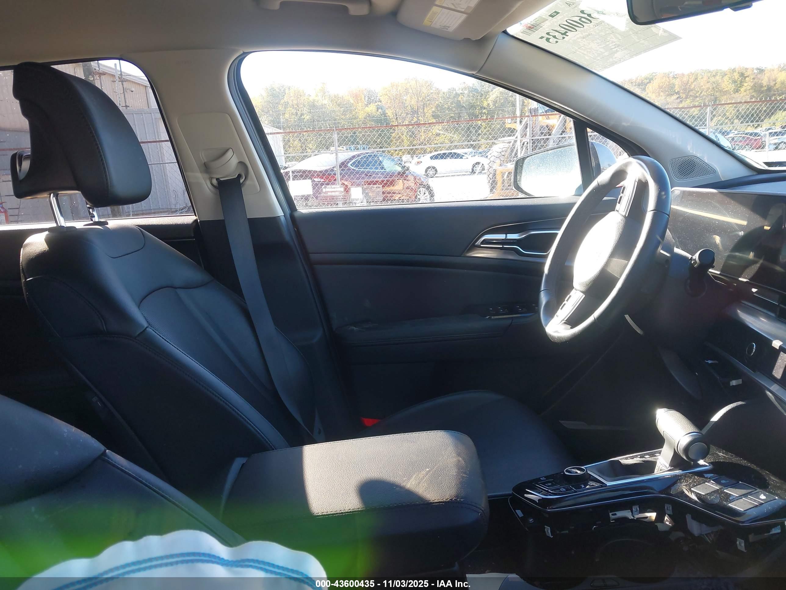 KIA SPORTAGE image 5