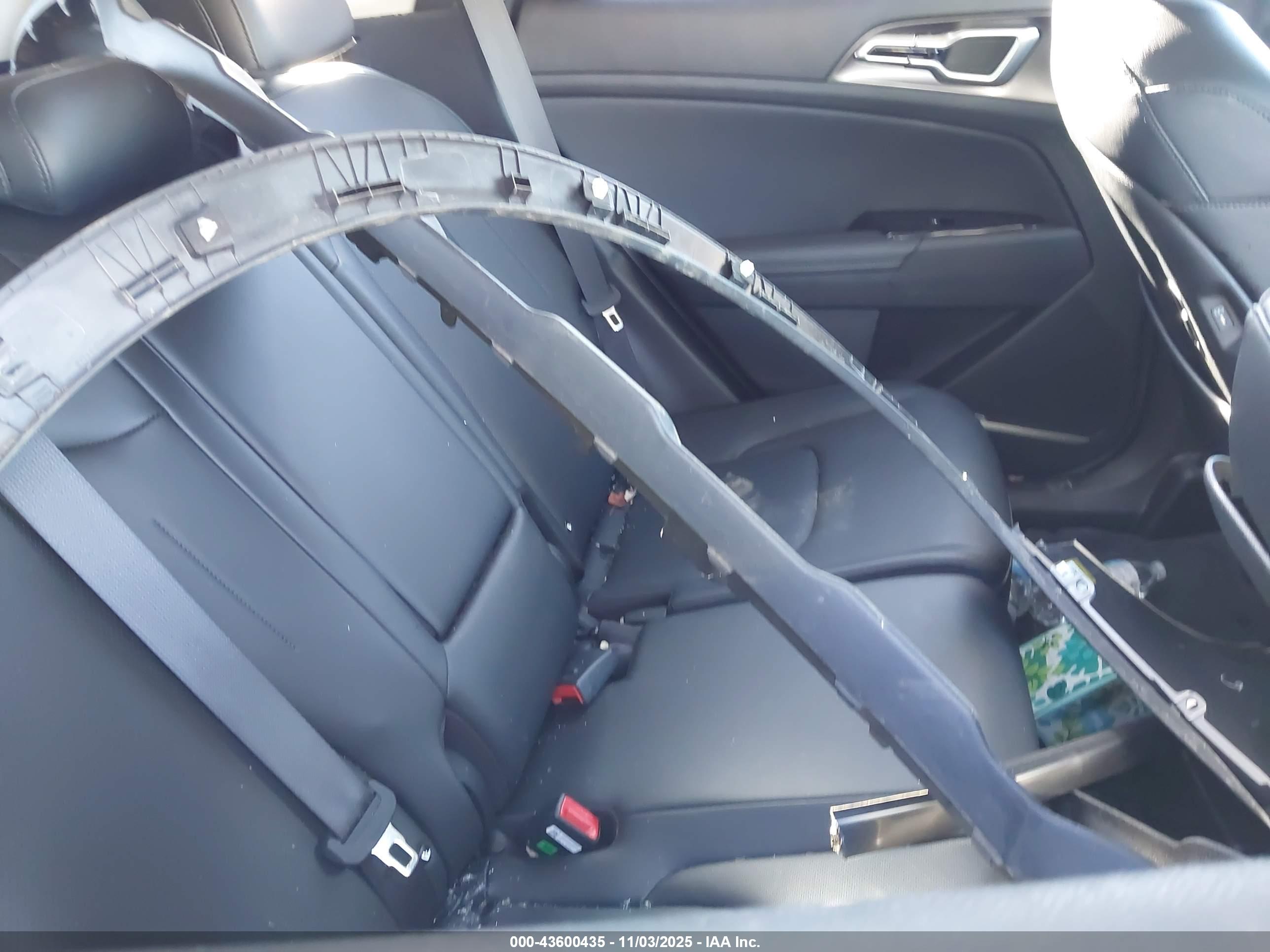 KIA SPORTAGE image 8