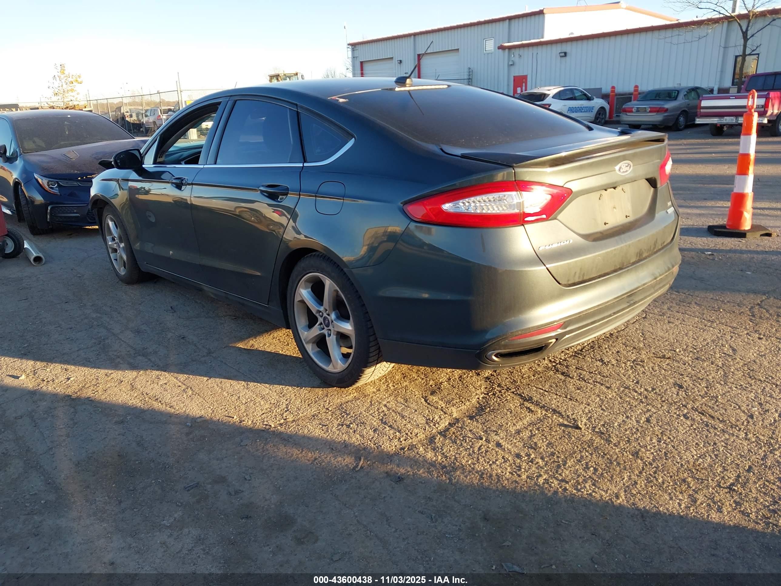 FORD FUSION image 3