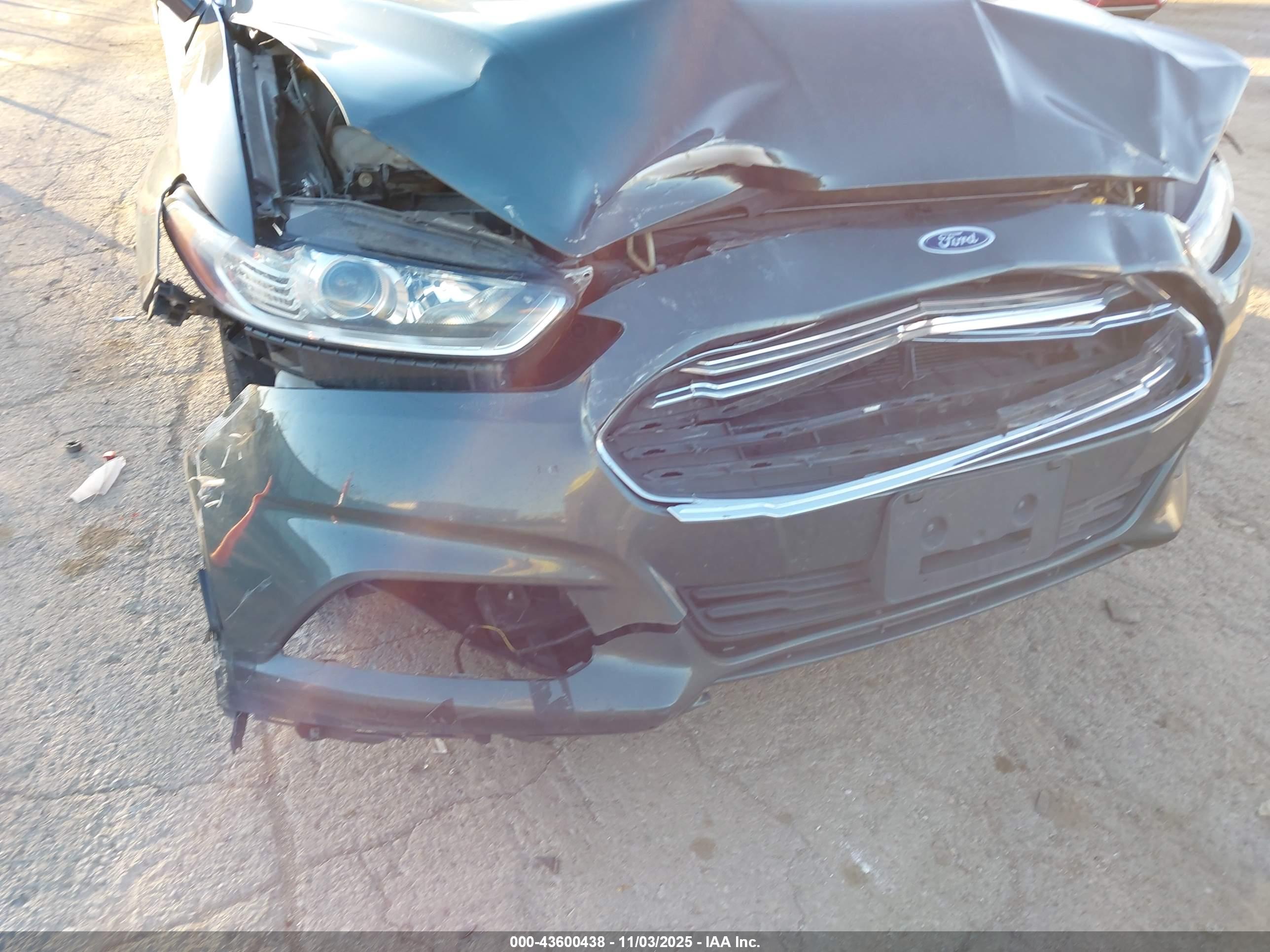 FORD FUSION image 6