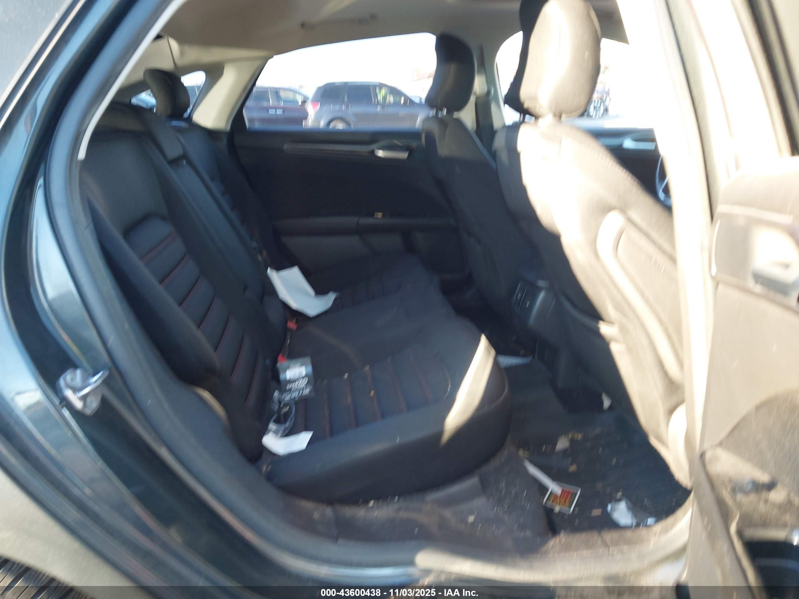 FORD FUSION image 8