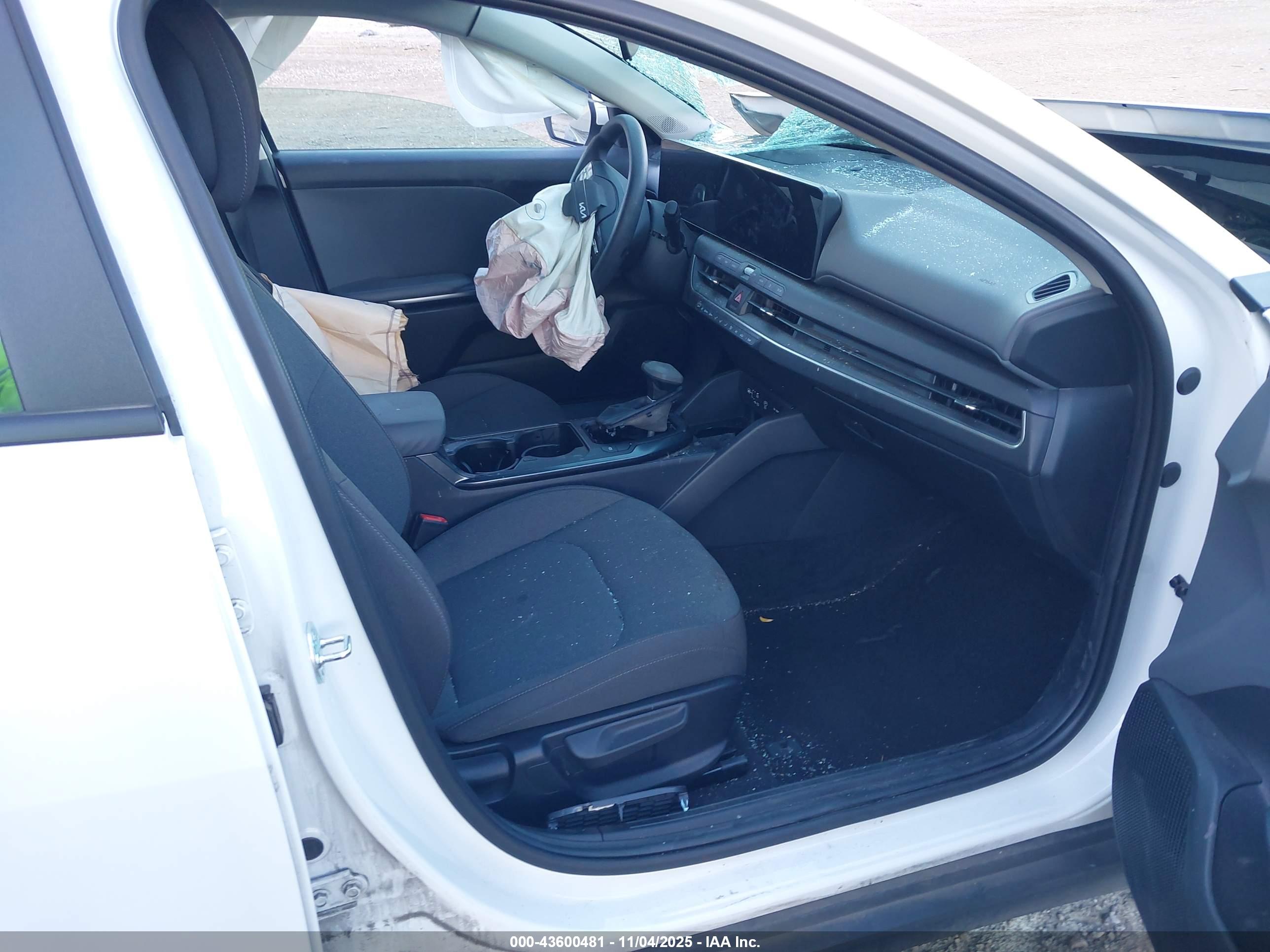 KIA K4 image 5