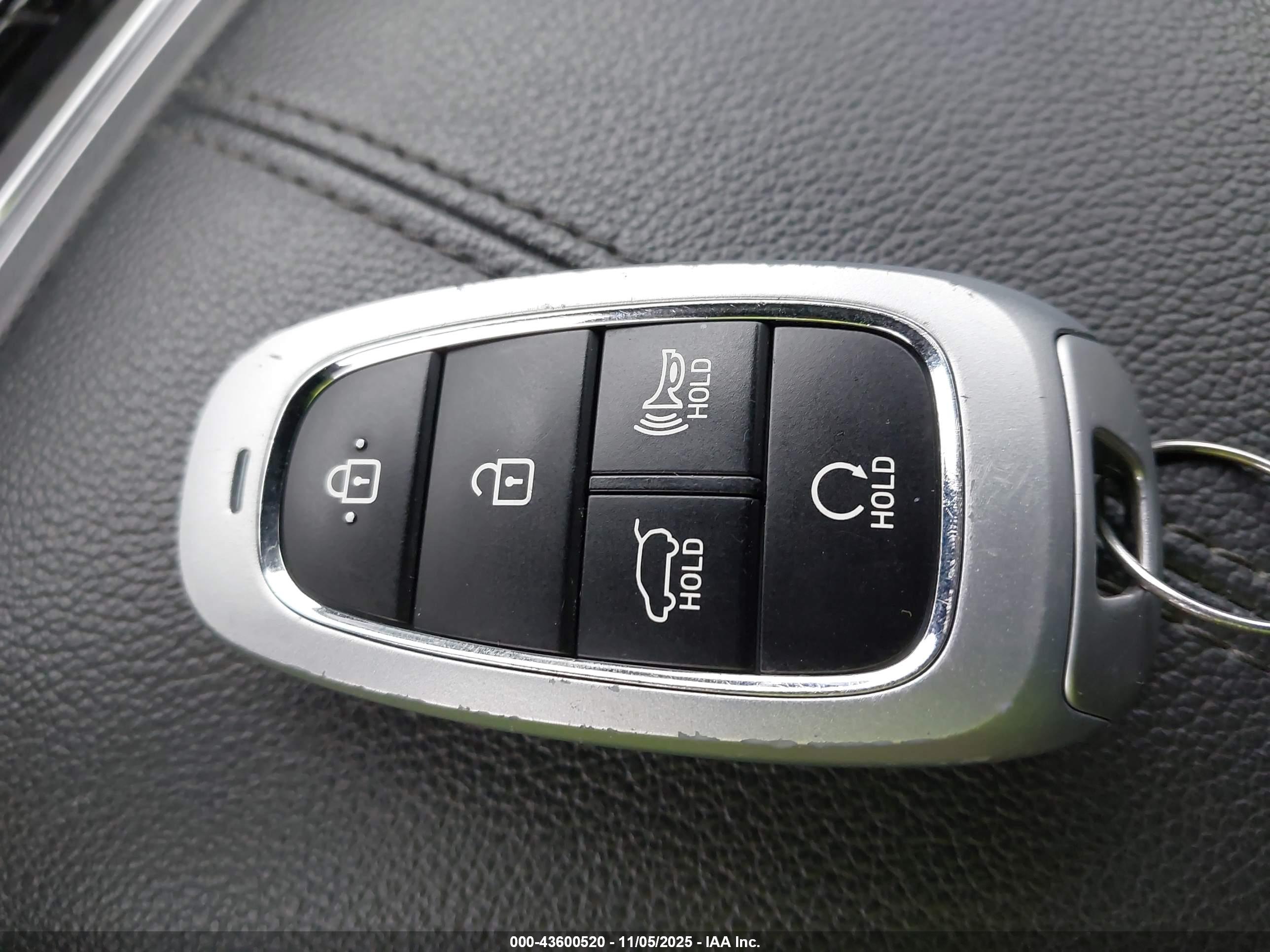 HYUNDAI TUCSON image 11