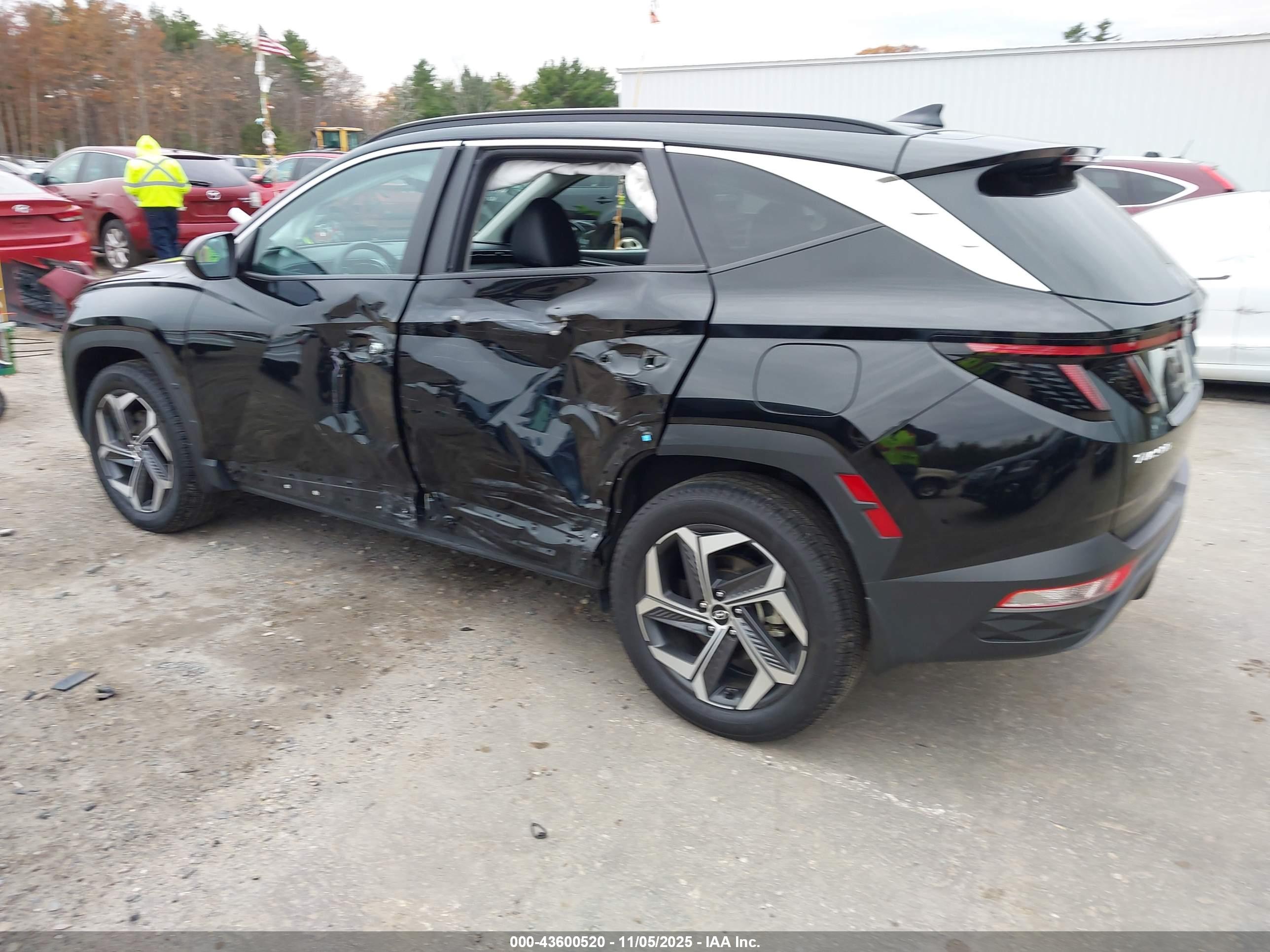 HYUNDAI TUCSON image 3