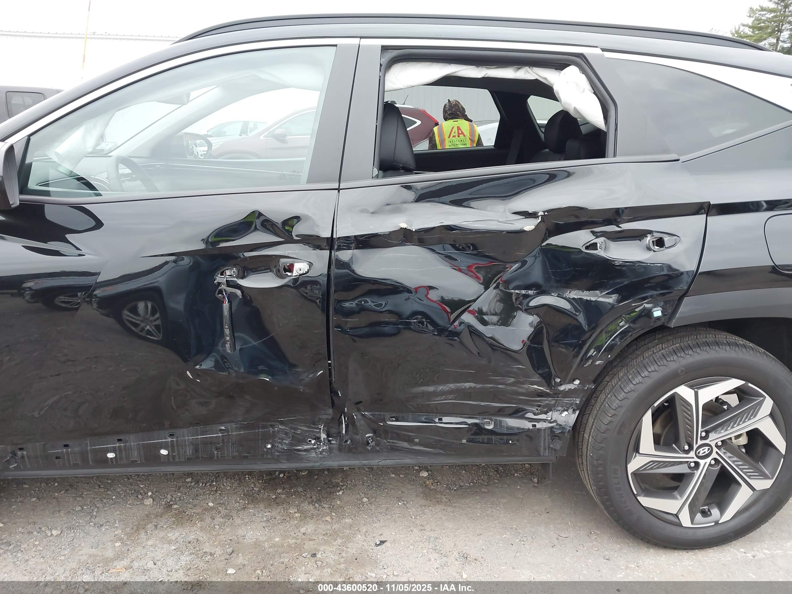 HYUNDAI TUCSON image 6
