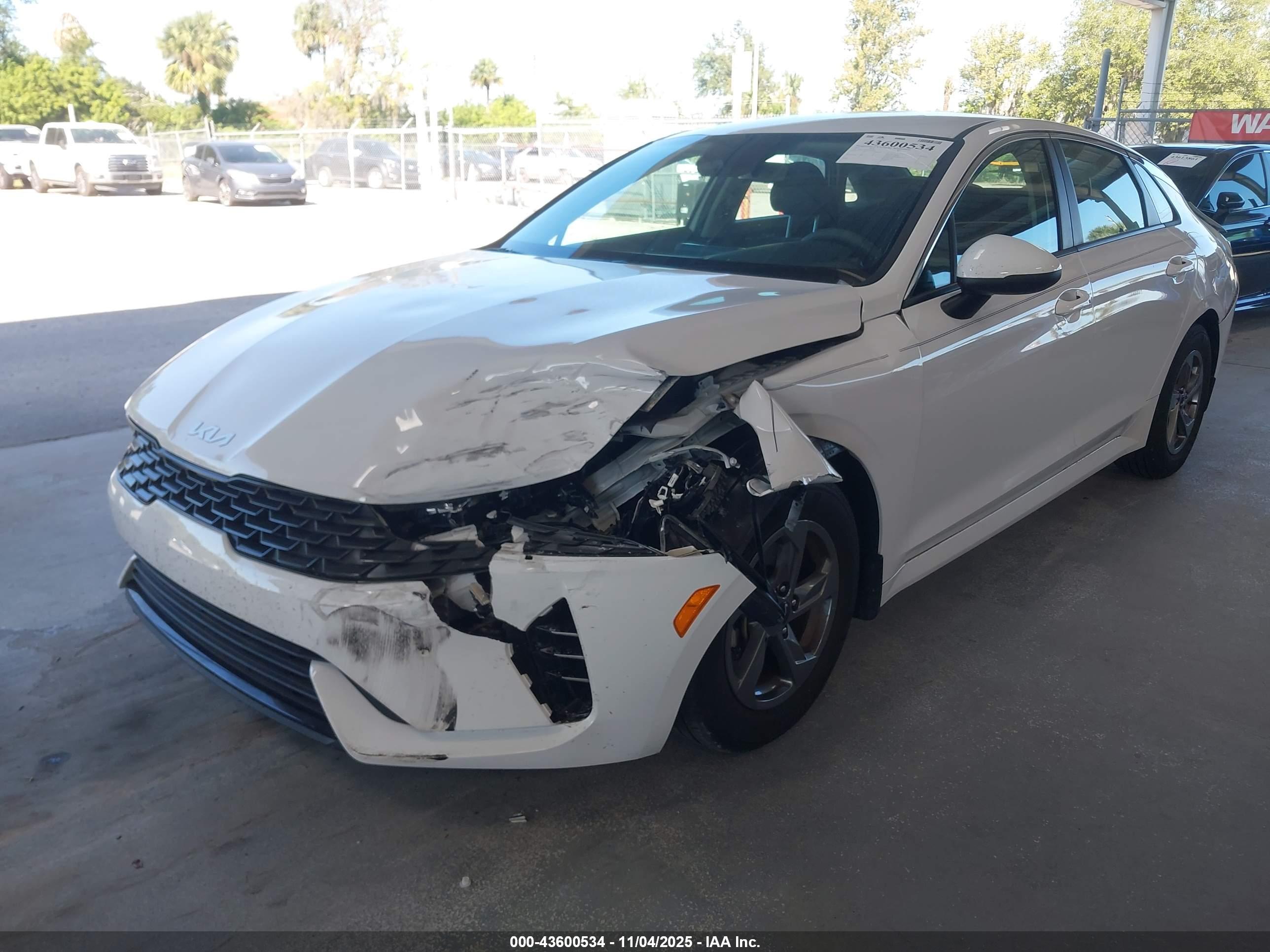 KIA K5 image 2