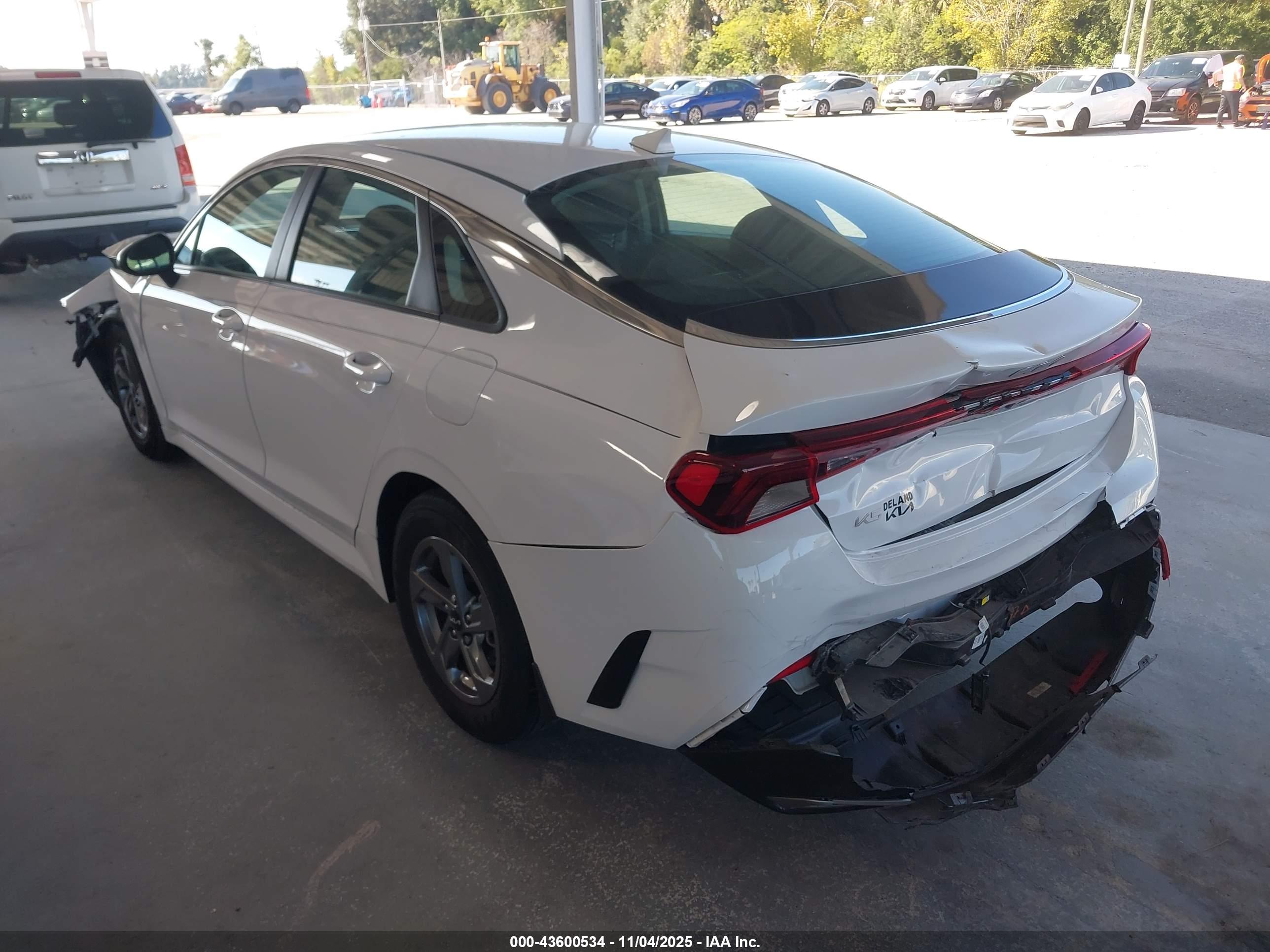 KIA K5 image 3