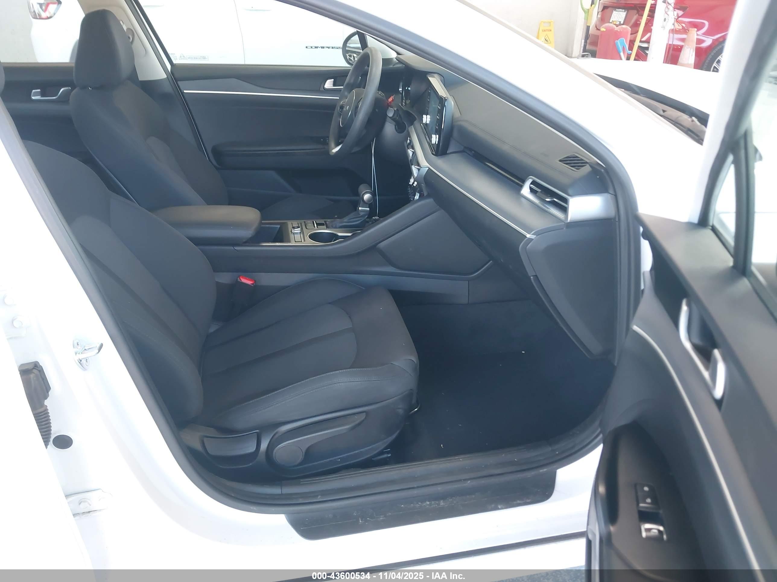 KIA K5 image 5