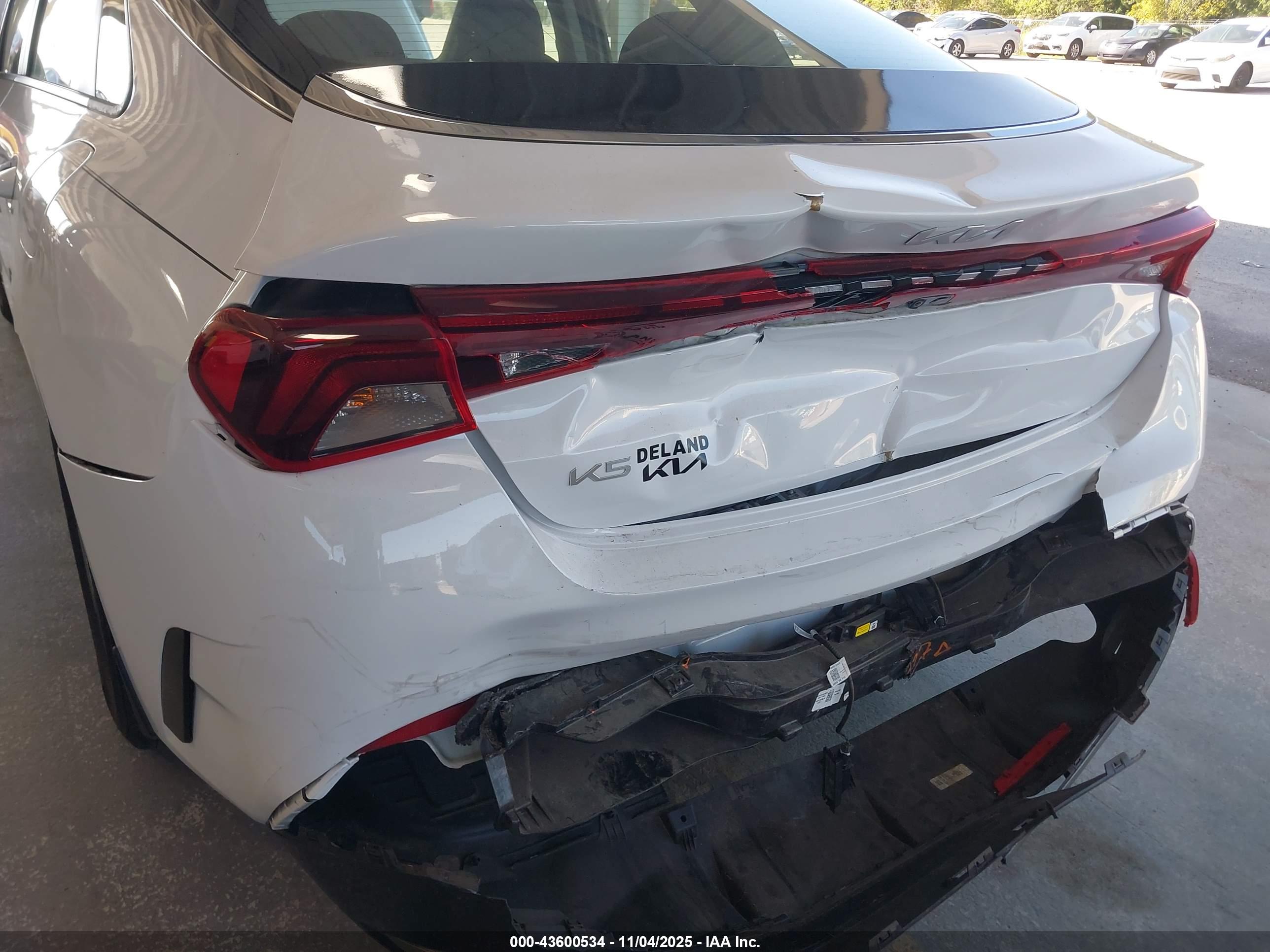 KIA K5 image 6