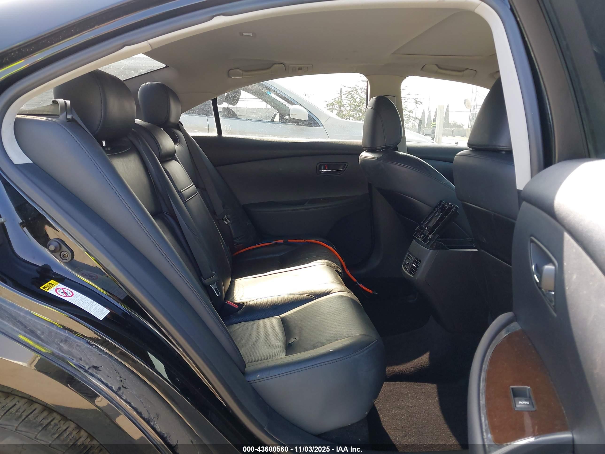 LEXUS ES image 8