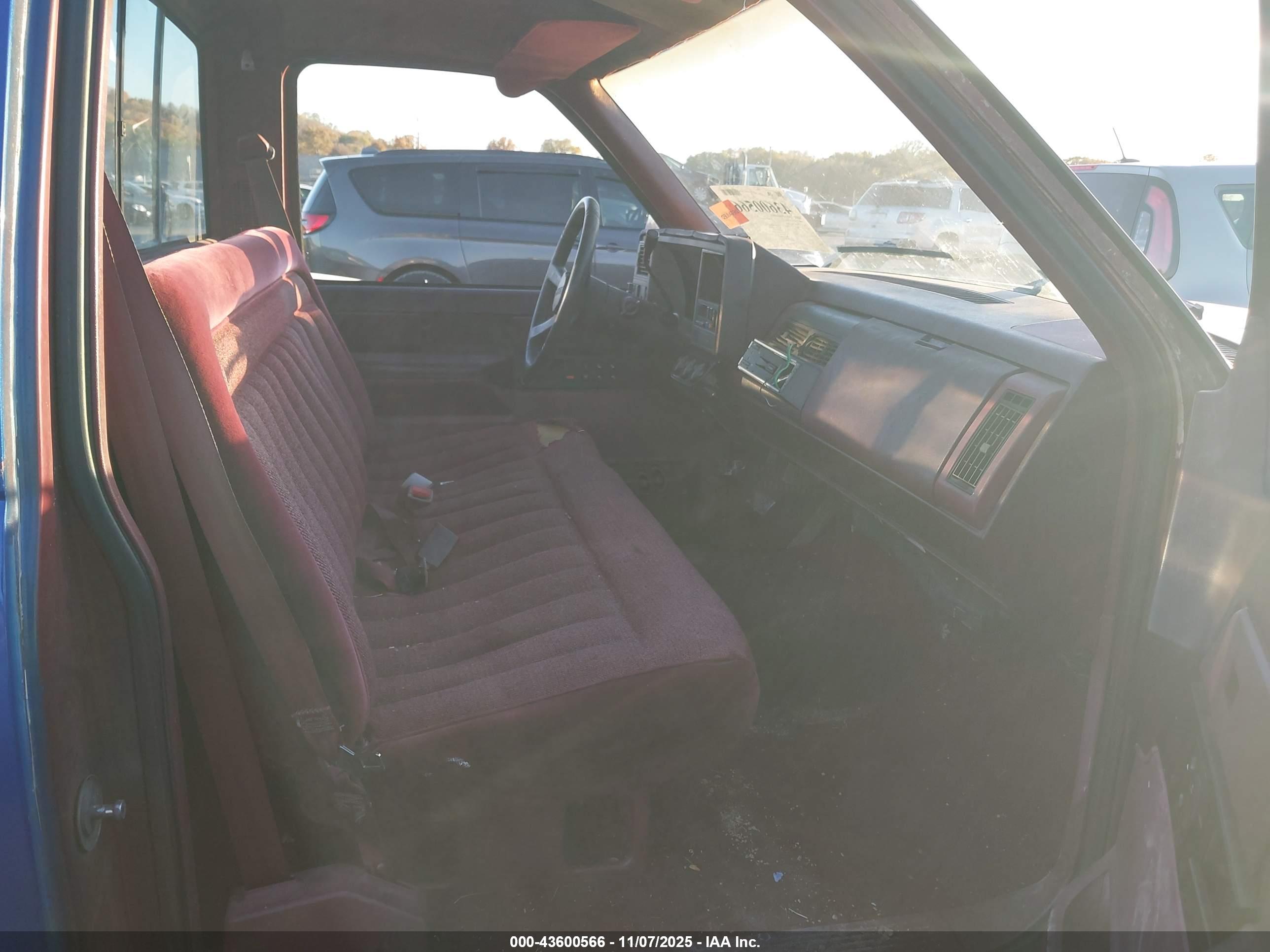 CHEVROLET GMT-400 image 5
