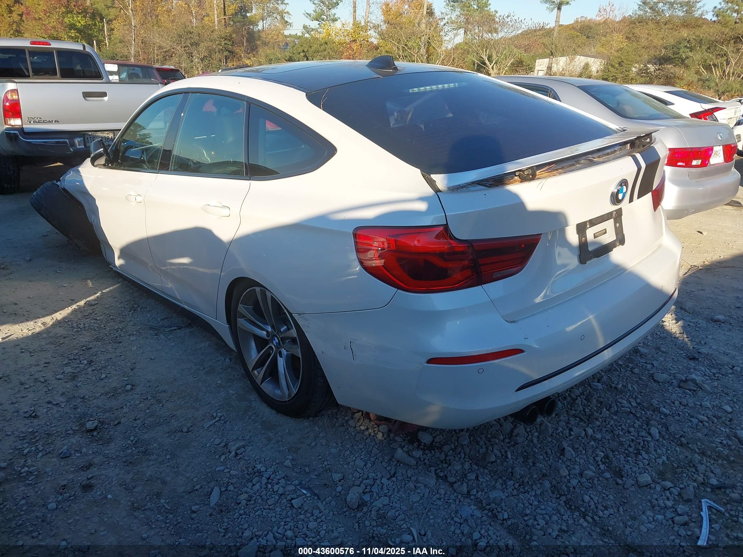 BMW 330I image 3