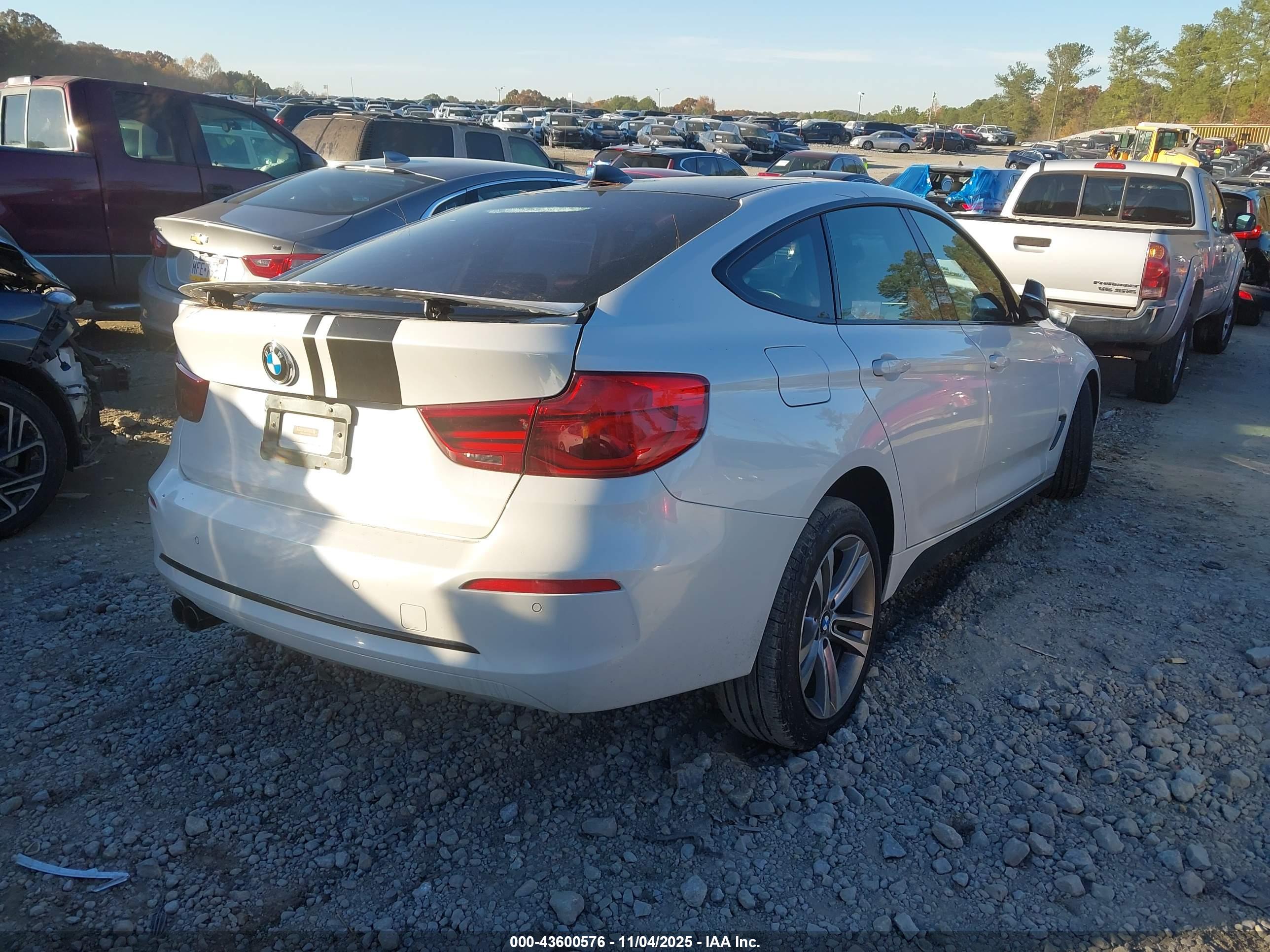 BMW 330I image 4