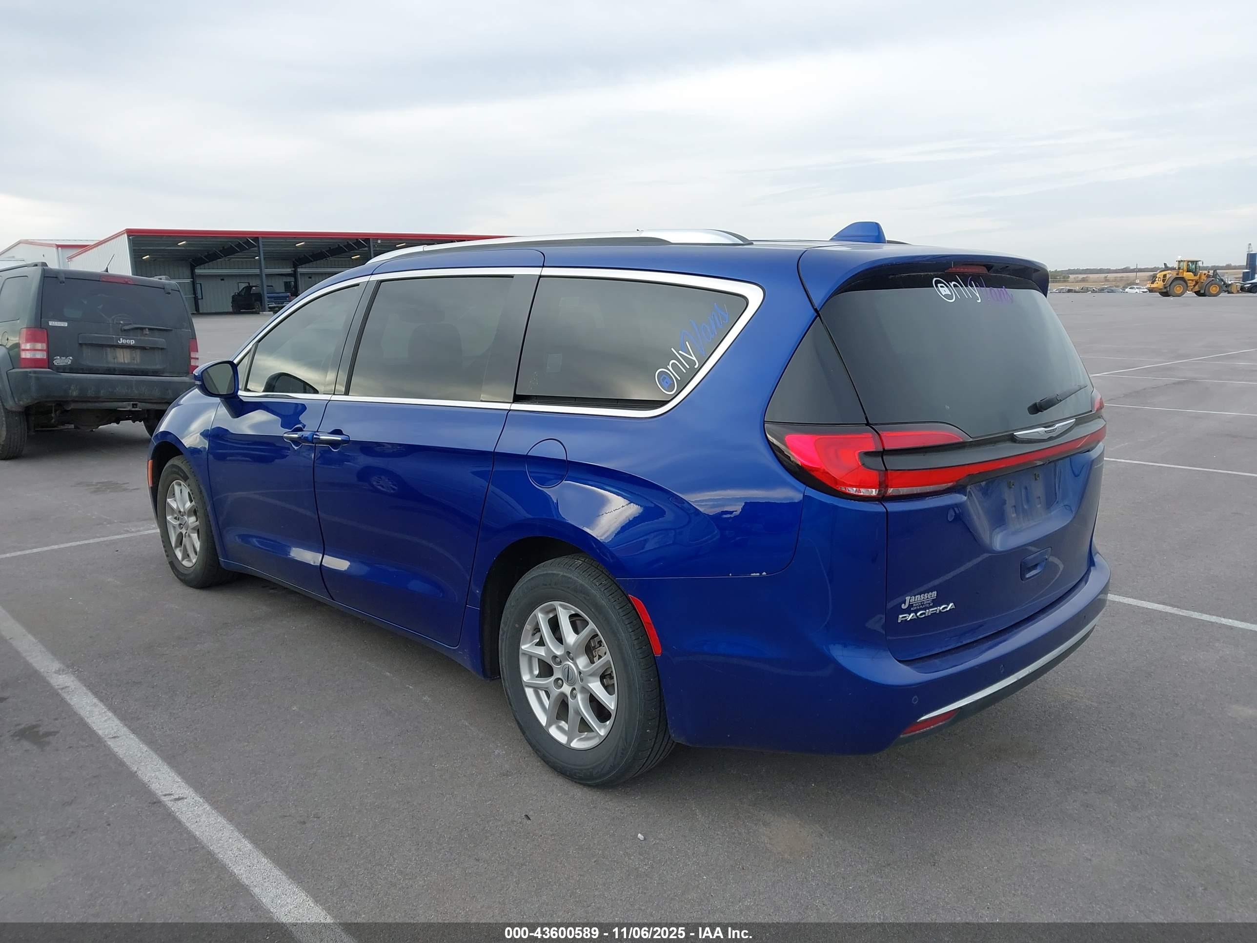 CHRYSLER PACIFICA image 3
