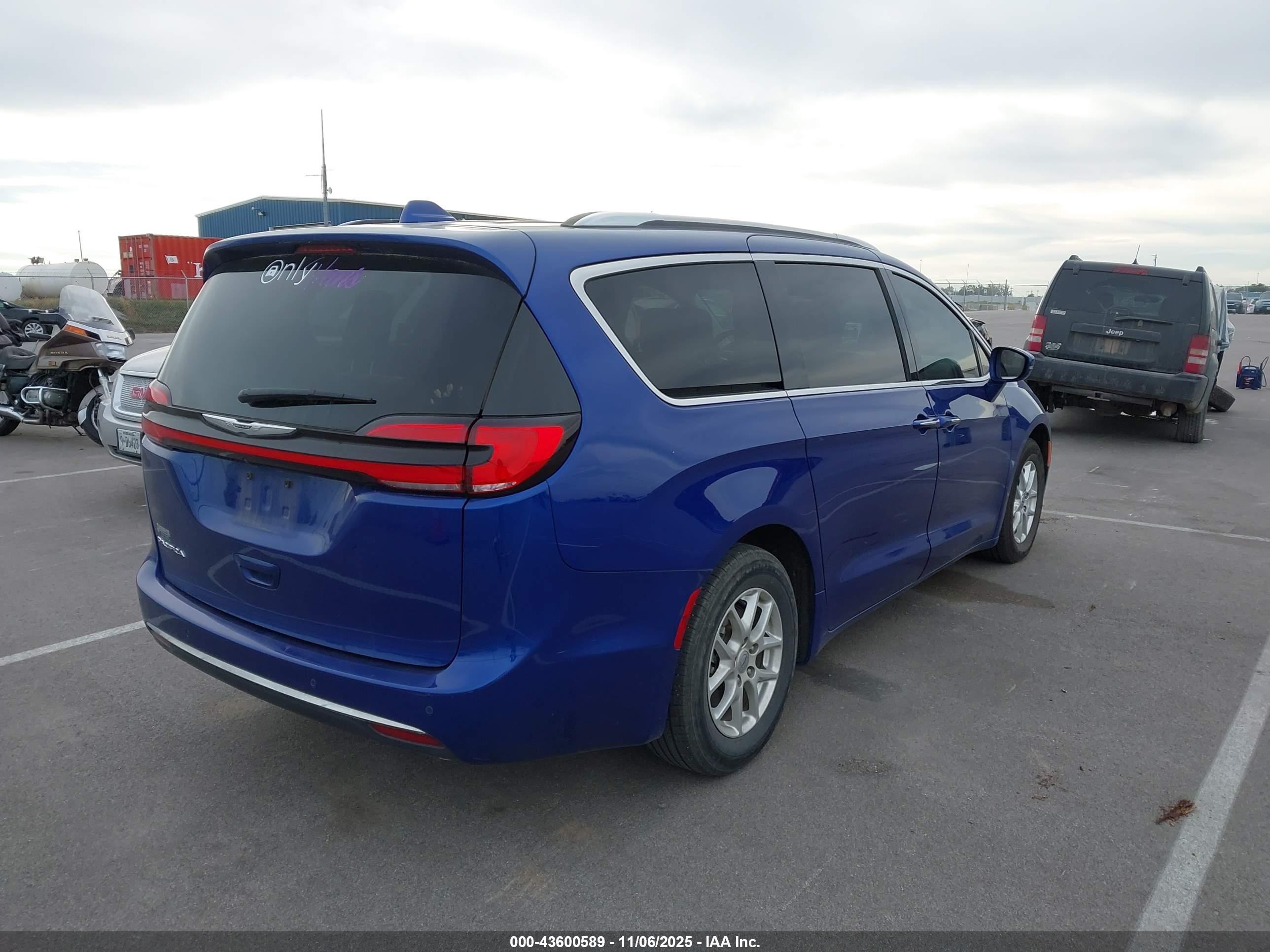 CHRYSLER PACIFICA image 4