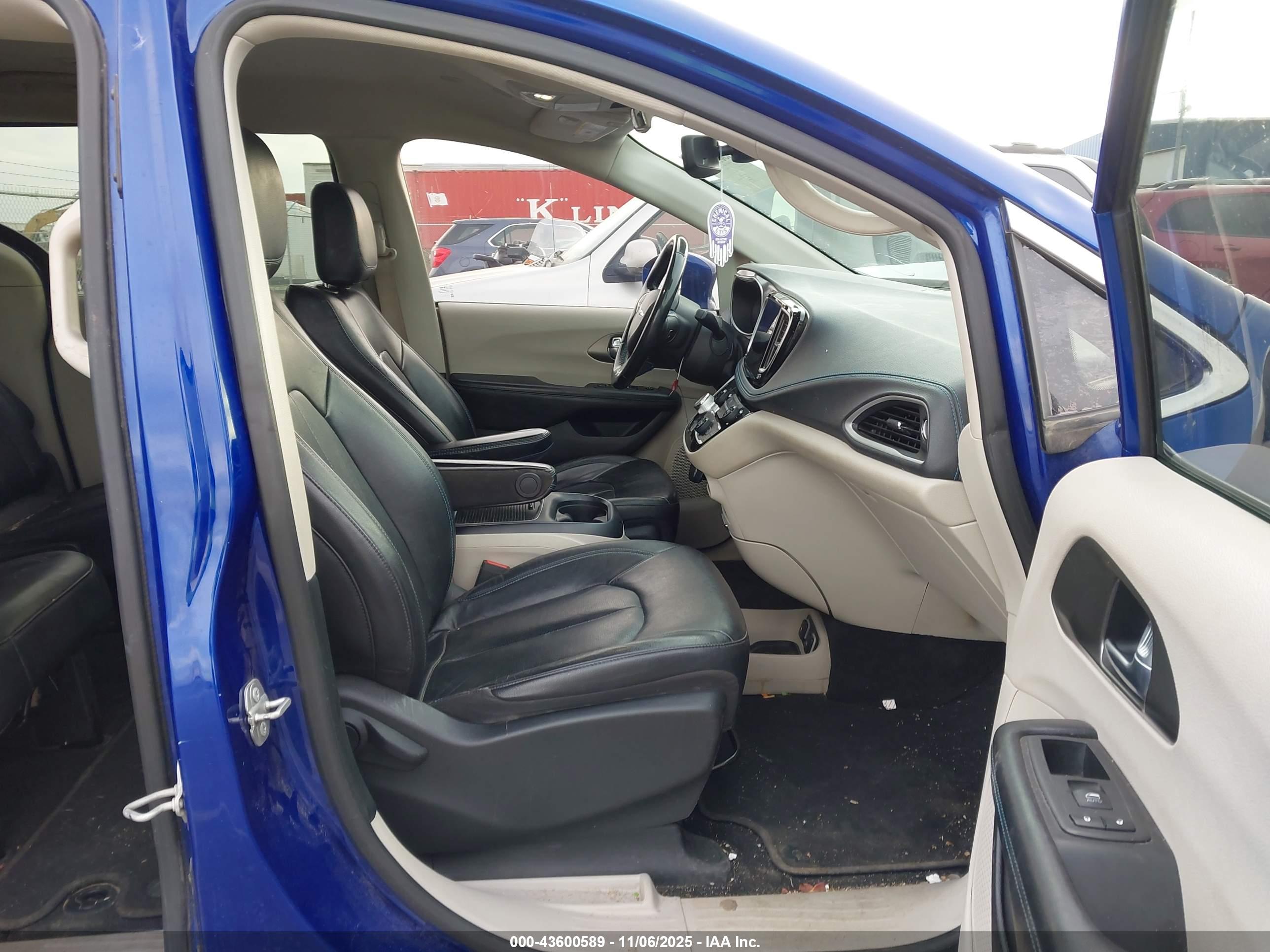 CHRYSLER PACIFICA image 5