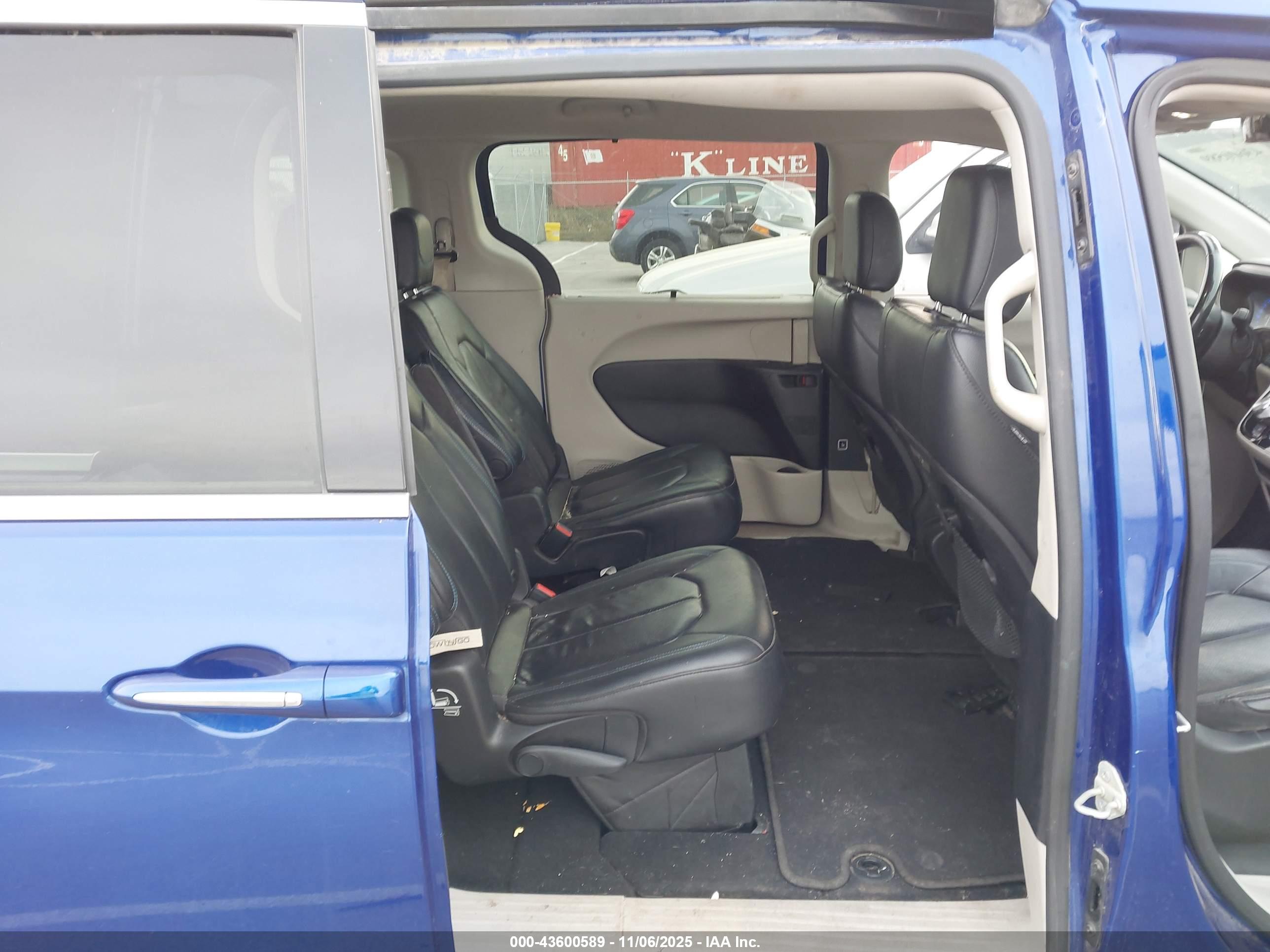 CHRYSLER PACIFICA image 8