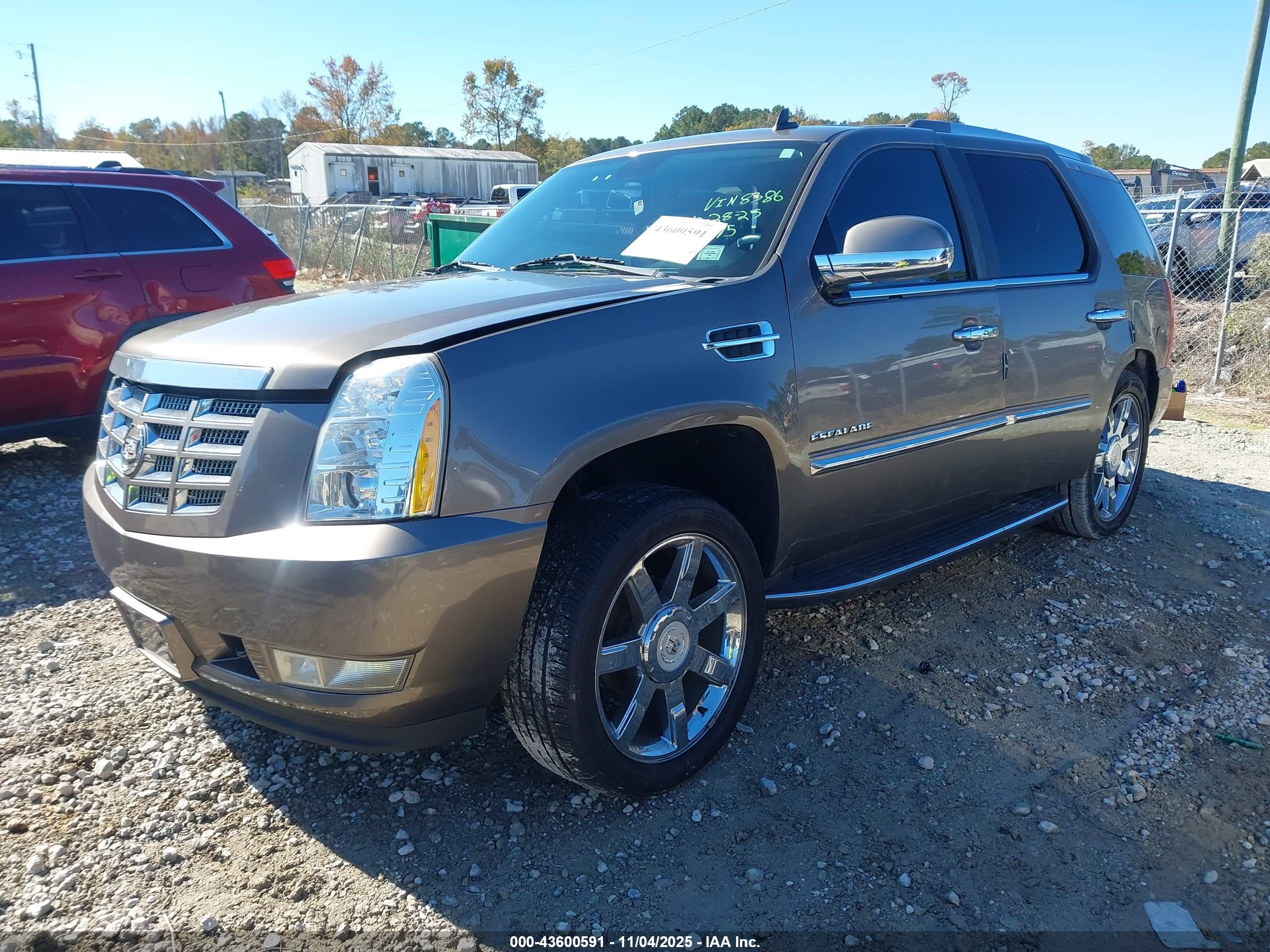 CADILLAC ESCALADE image 2