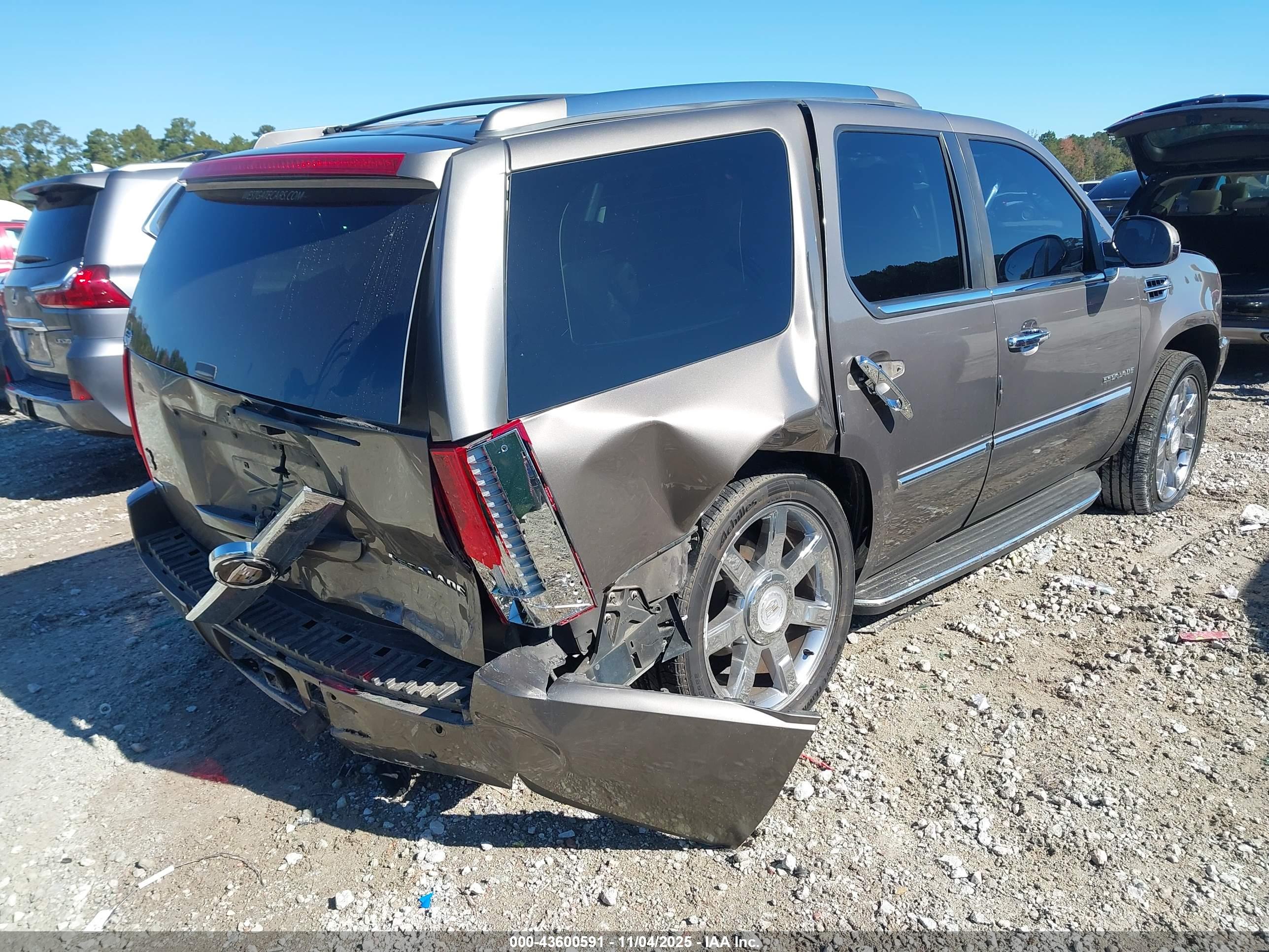 CADILLAC ESCALADE image 4