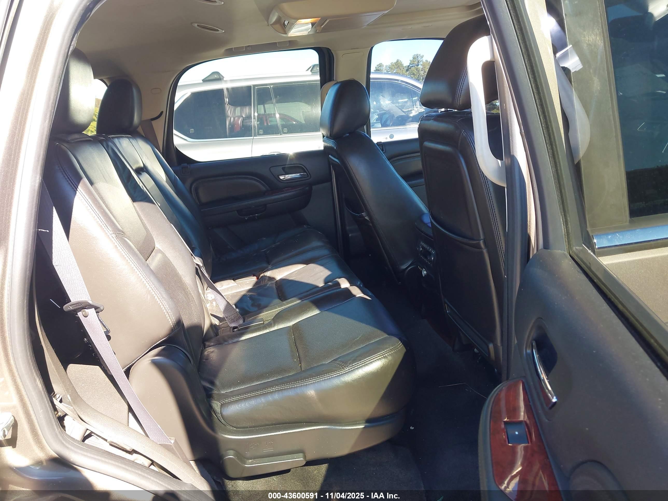 CADILLAC ESCALADE image 8