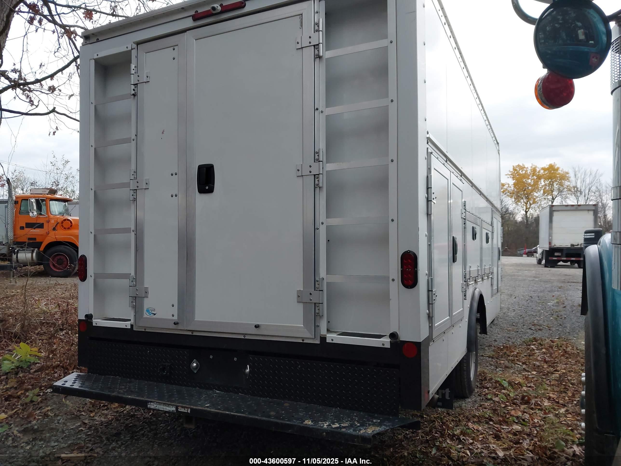 CHEVROLET EXPRESS image 4