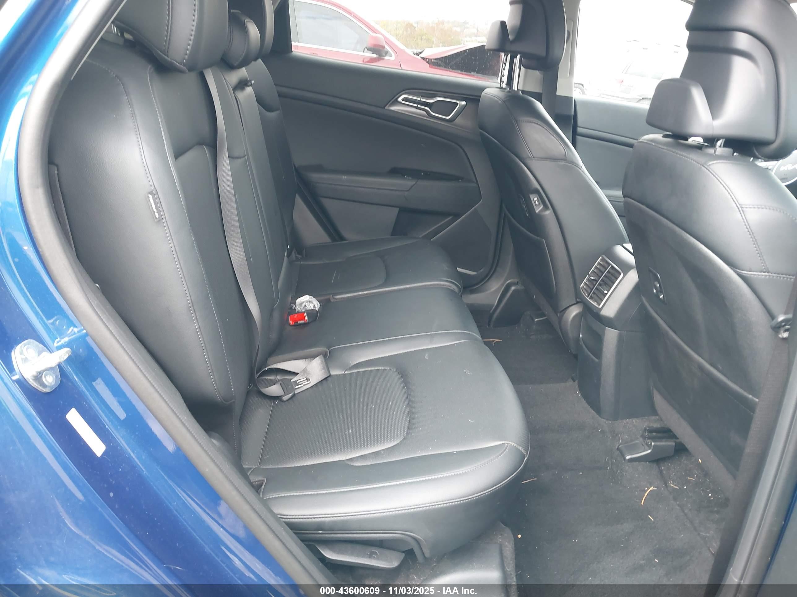 KIA SPORTAGE image 8
