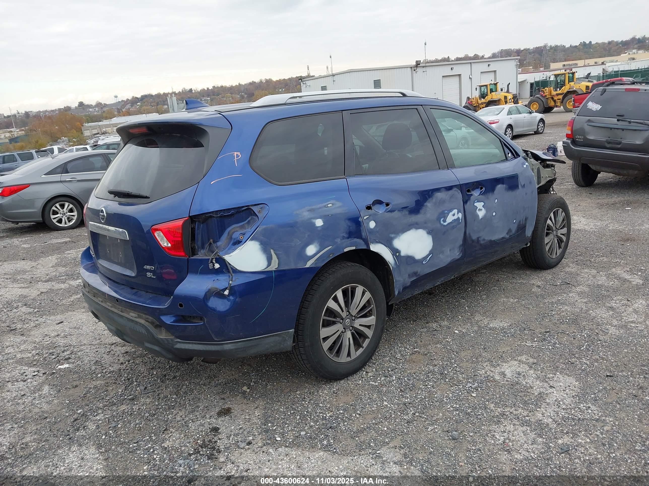 NISSAN PATHFINDER image 4