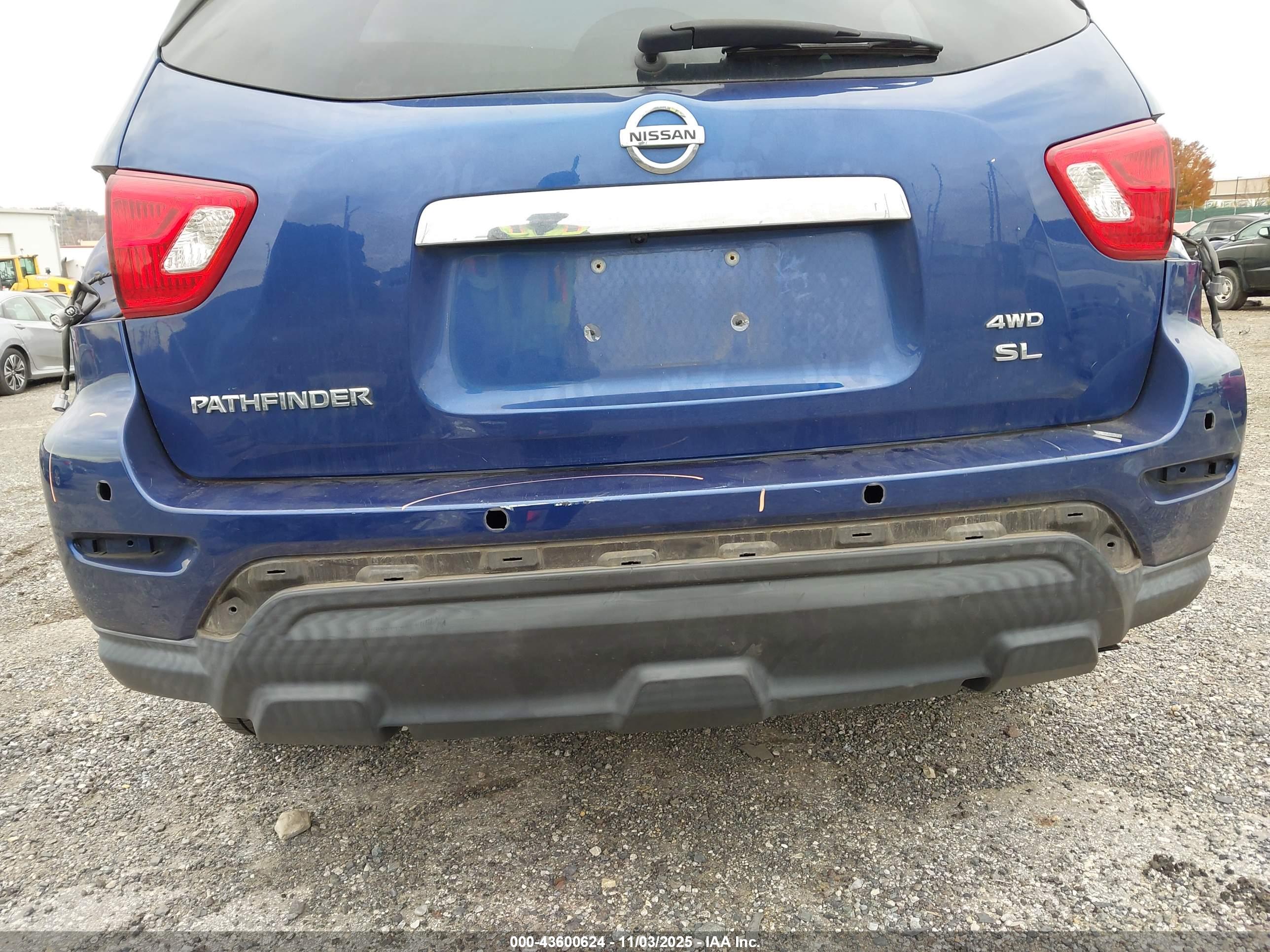 NISSAN PATHFINDER image 6