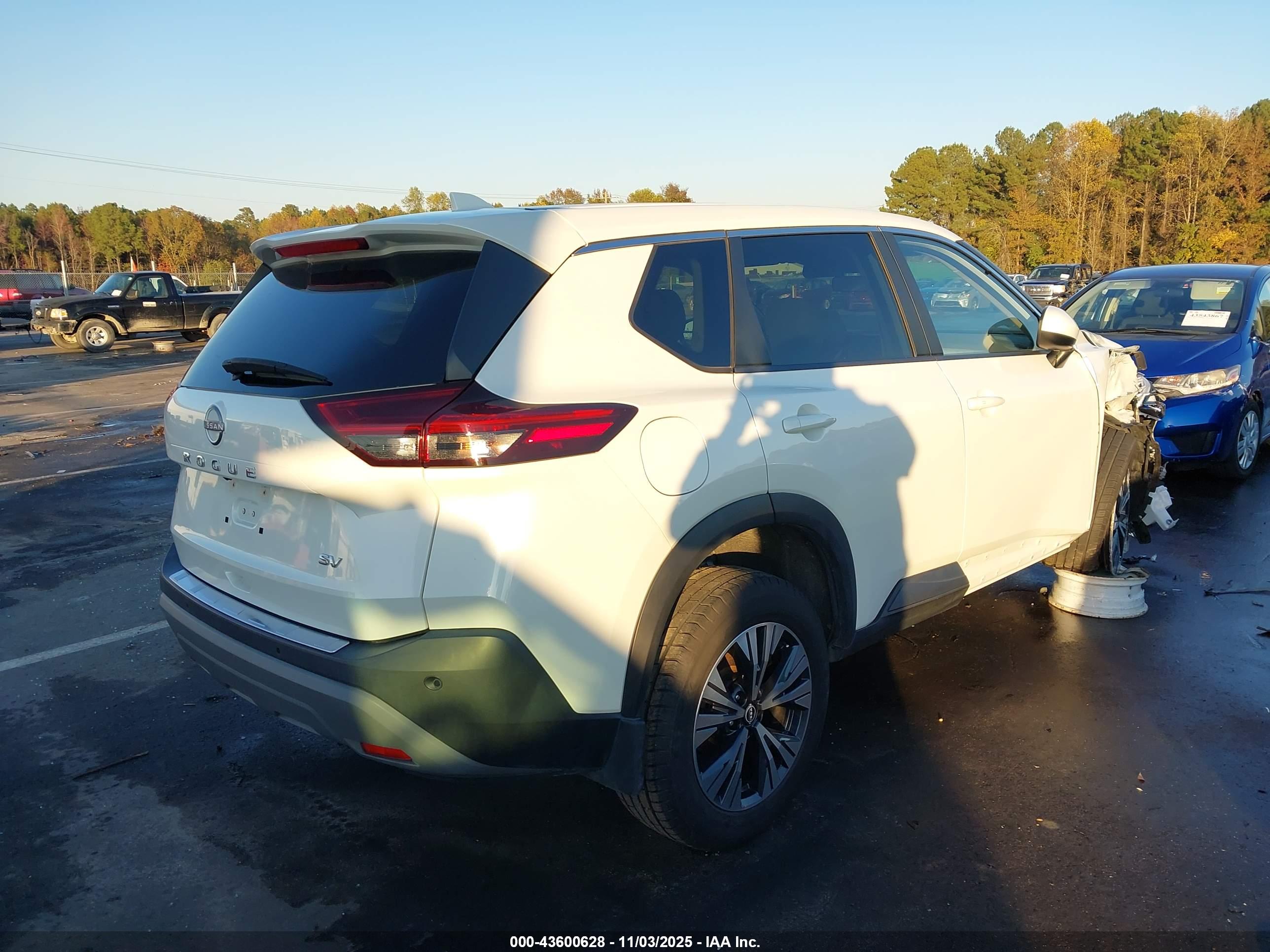 NISSAN ROGUE image 4