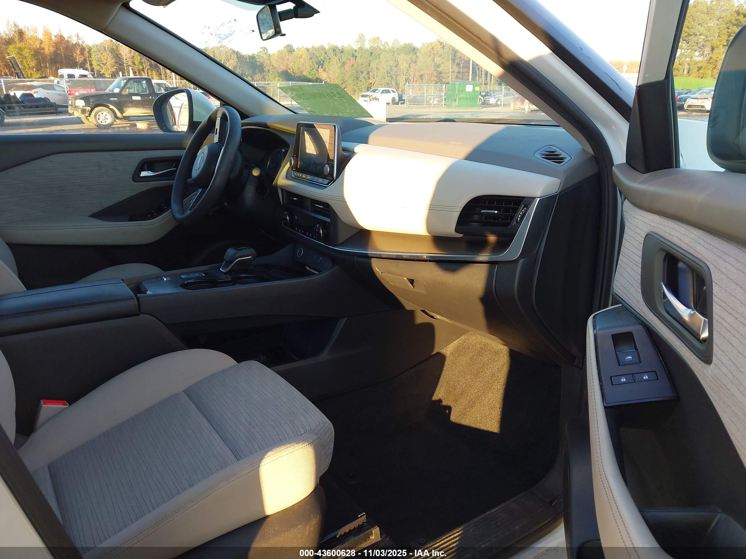 NISSAN ROGUE image 5