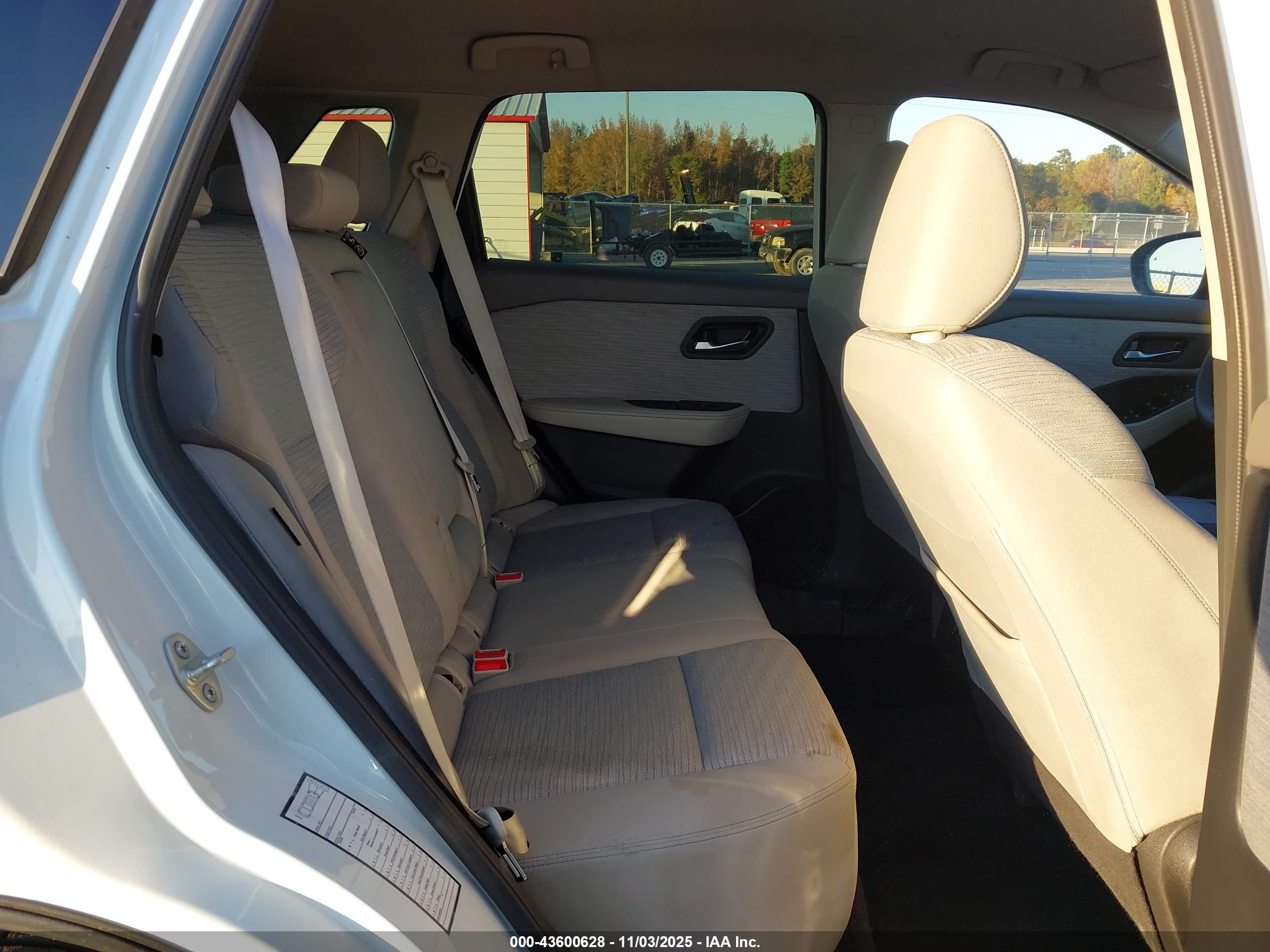 NISSAN ROGUE image 8