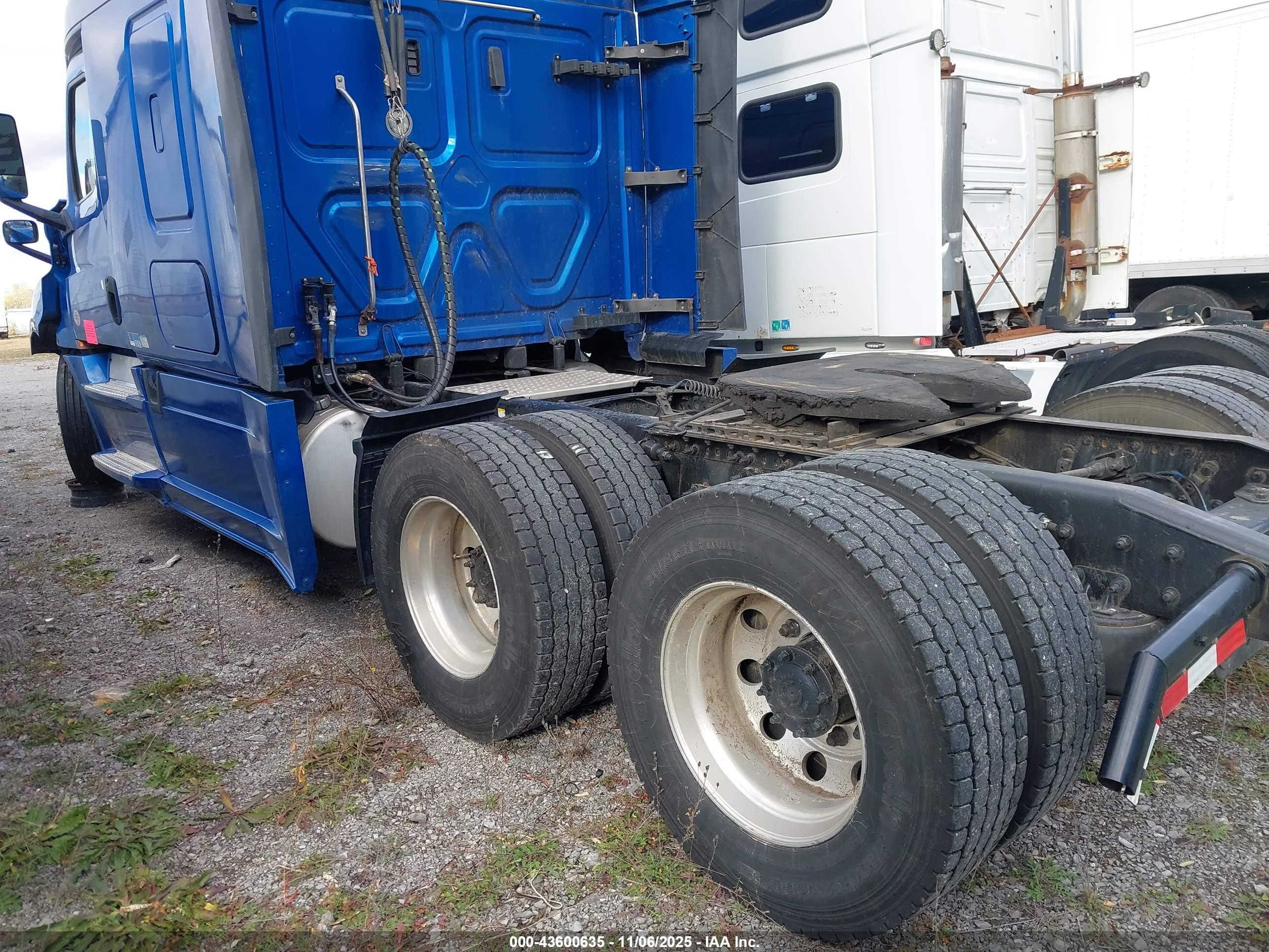 FREIGHTLINER NEW image 3