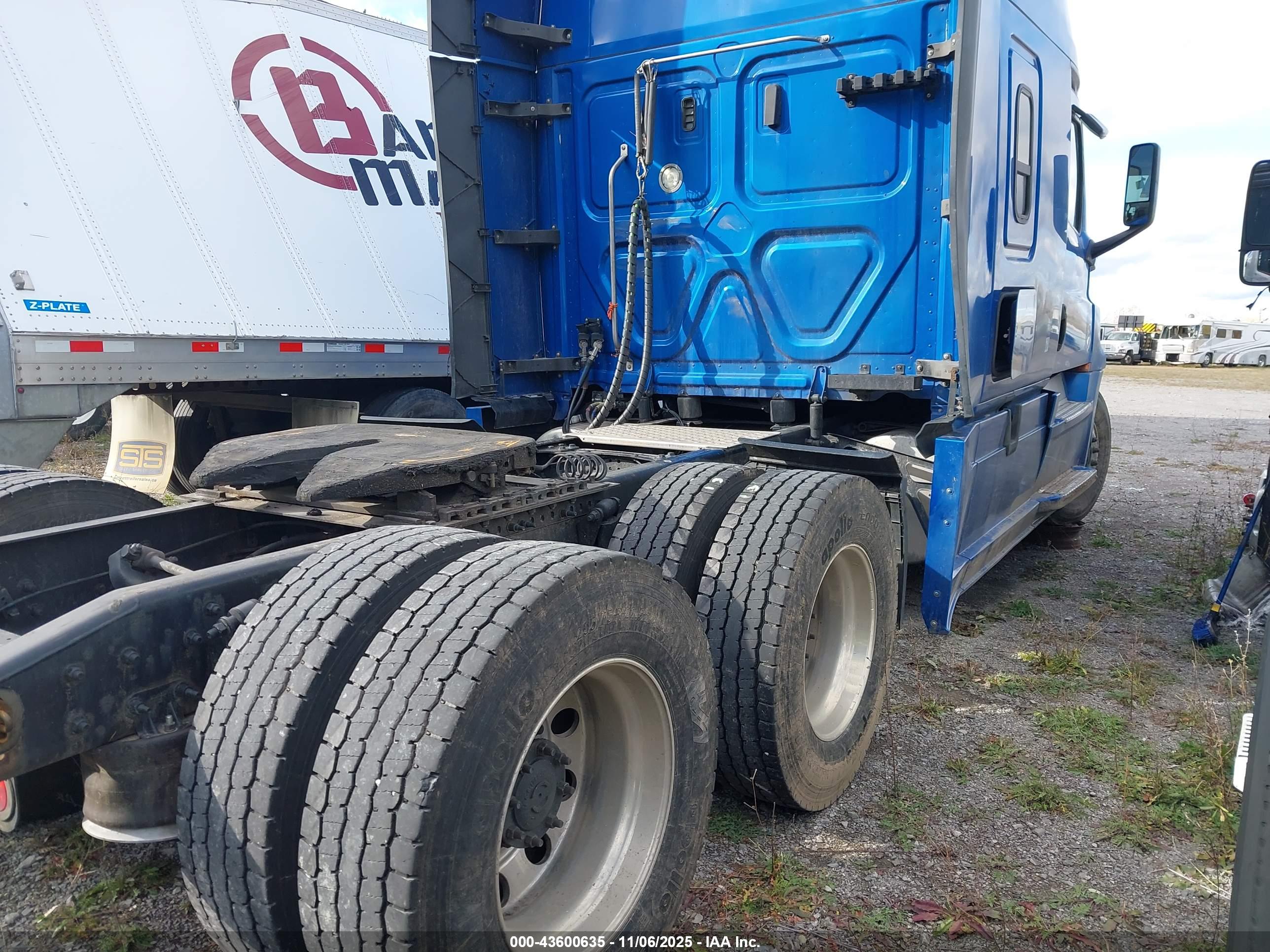 FREIGHTLINER NEW image 4