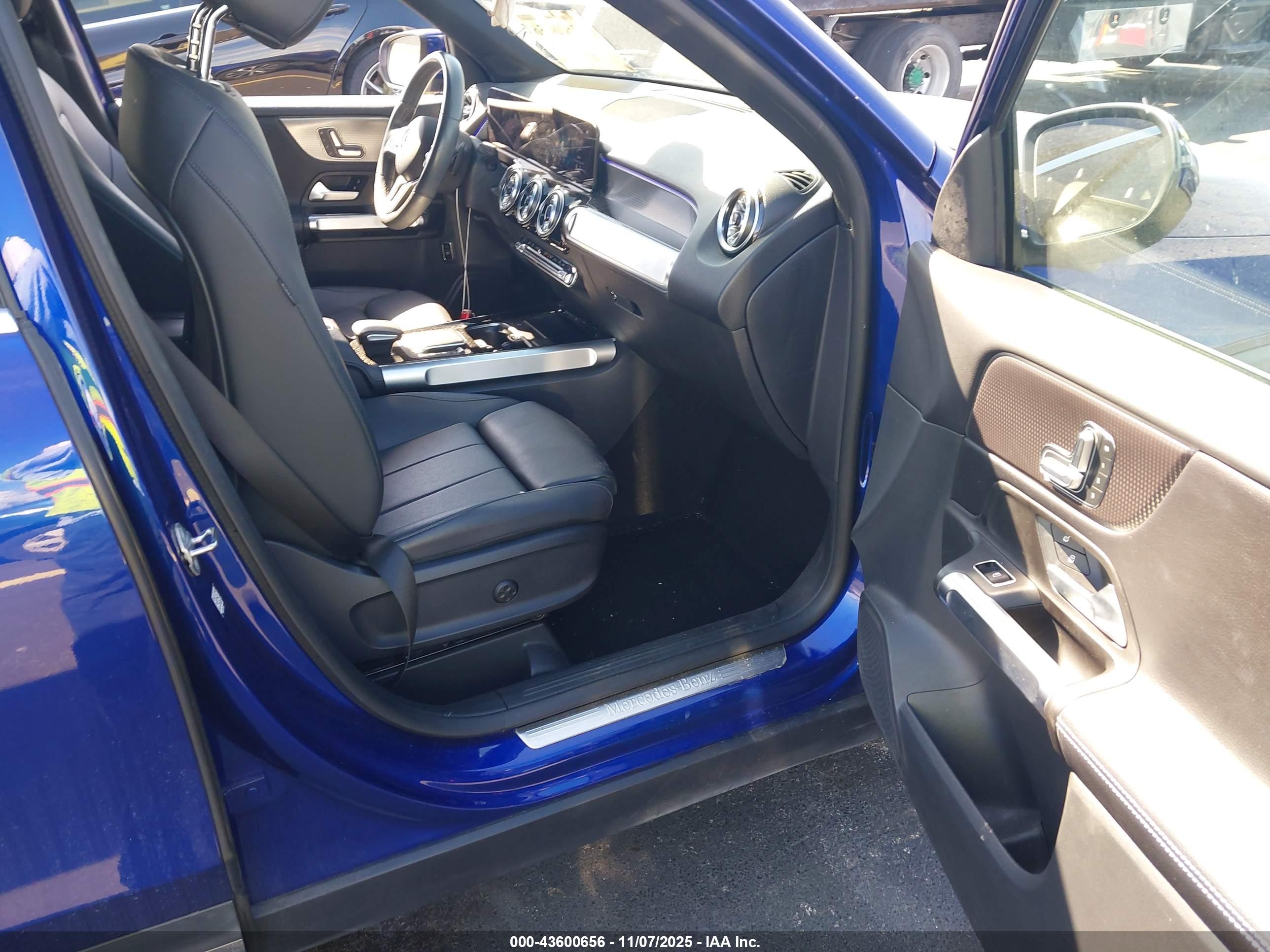MERCEDES-BENZ GLB image 5