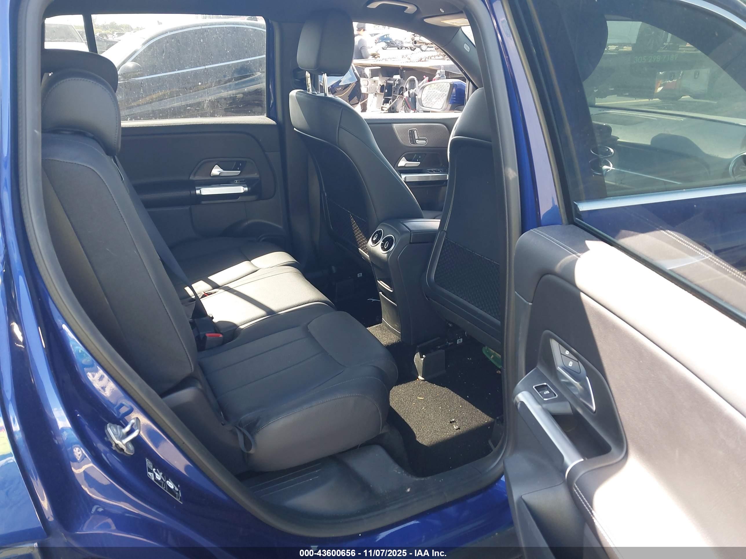 MERCEDES-BENZ GLB image 8