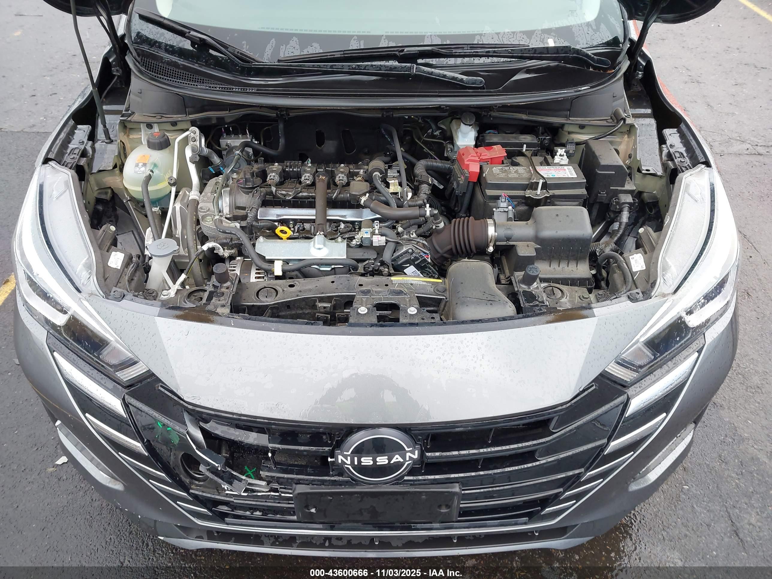 NISSAN VERSA image 10