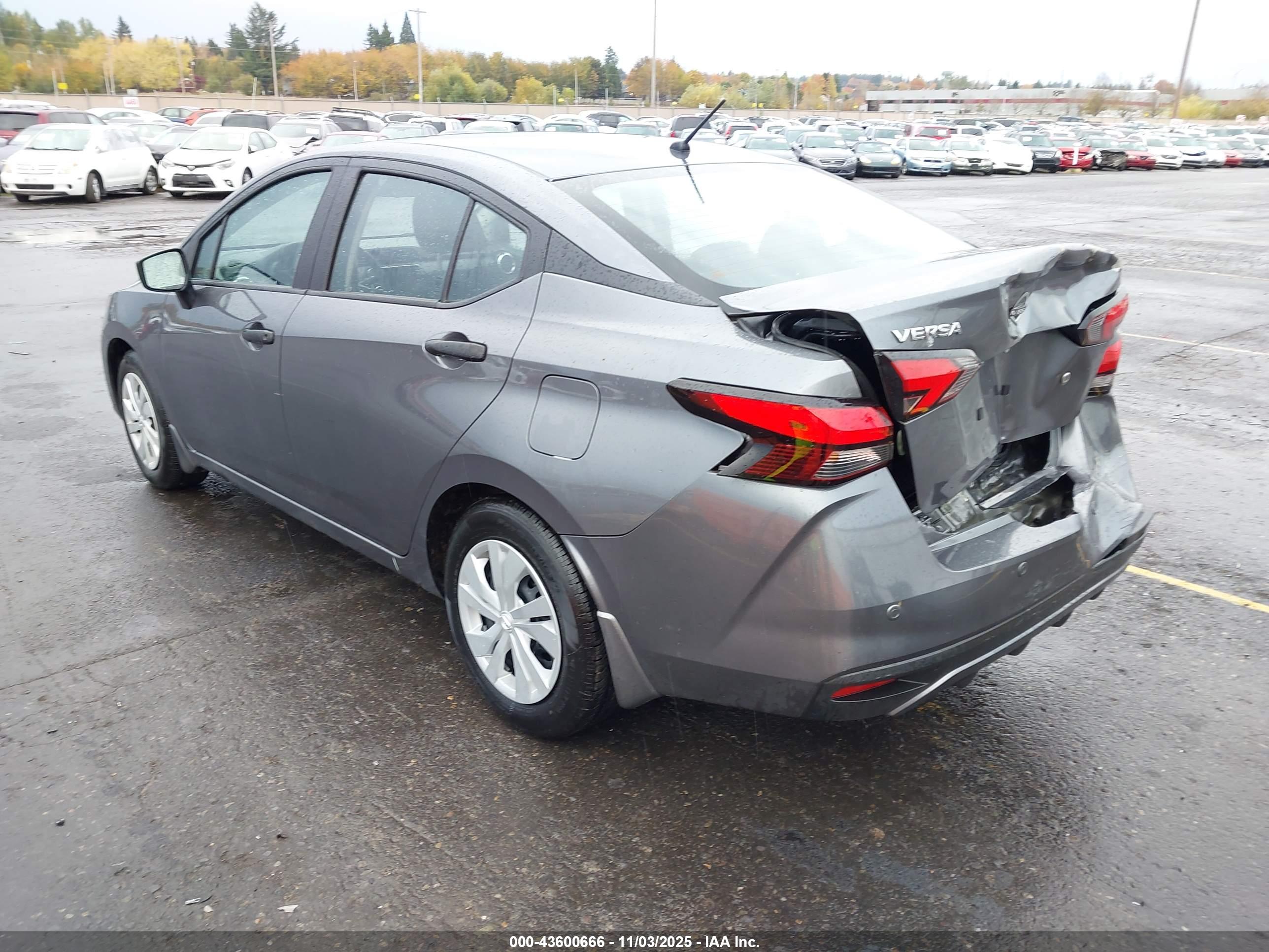 NISSAN VERSA image 3