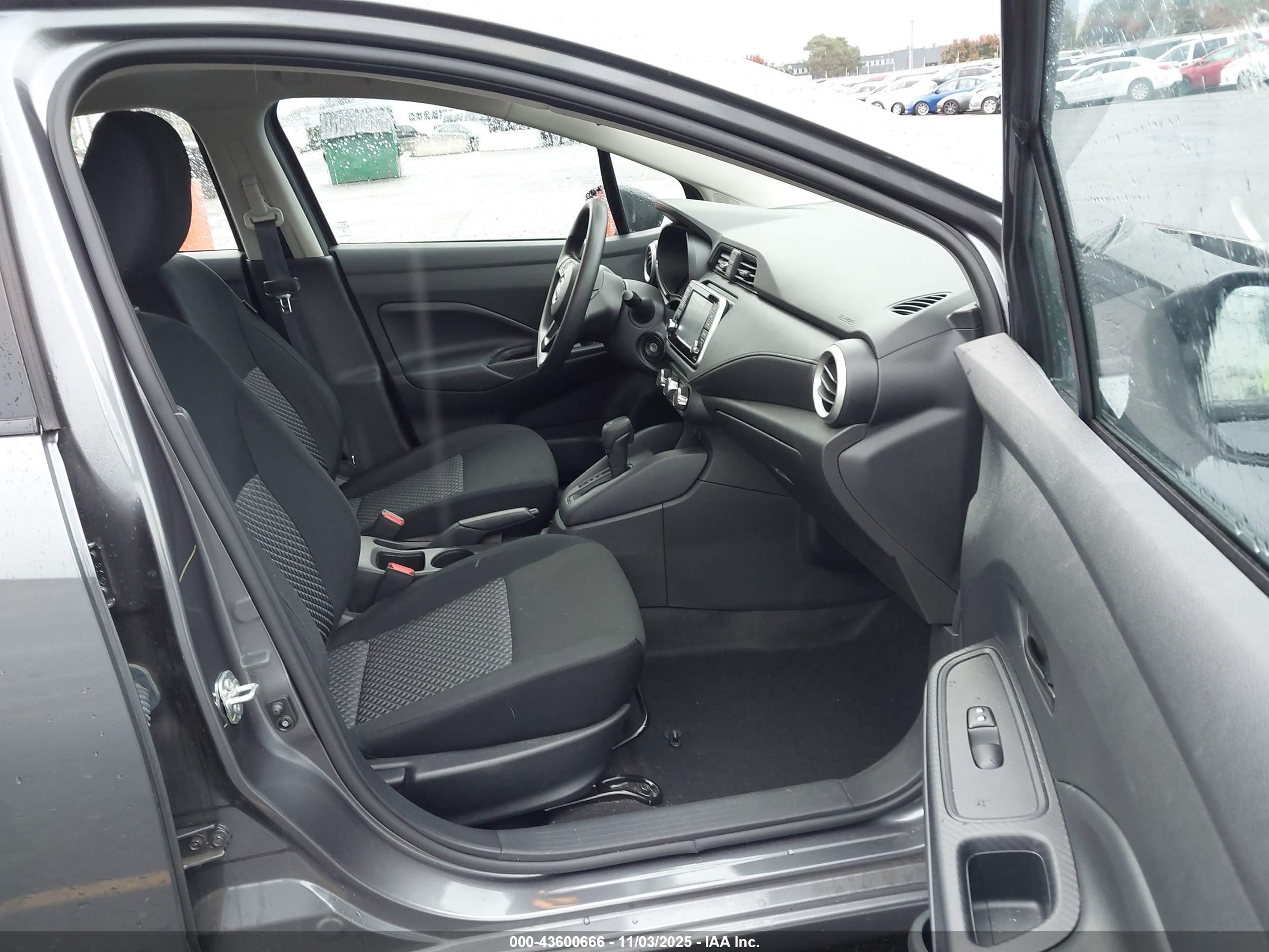 NISSAN VERSA image 5