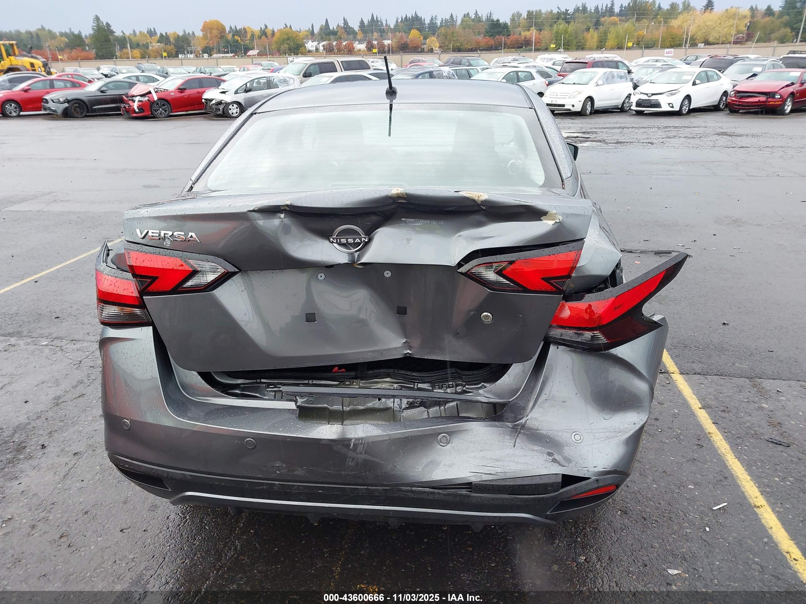 NISSAN VERSA image 6