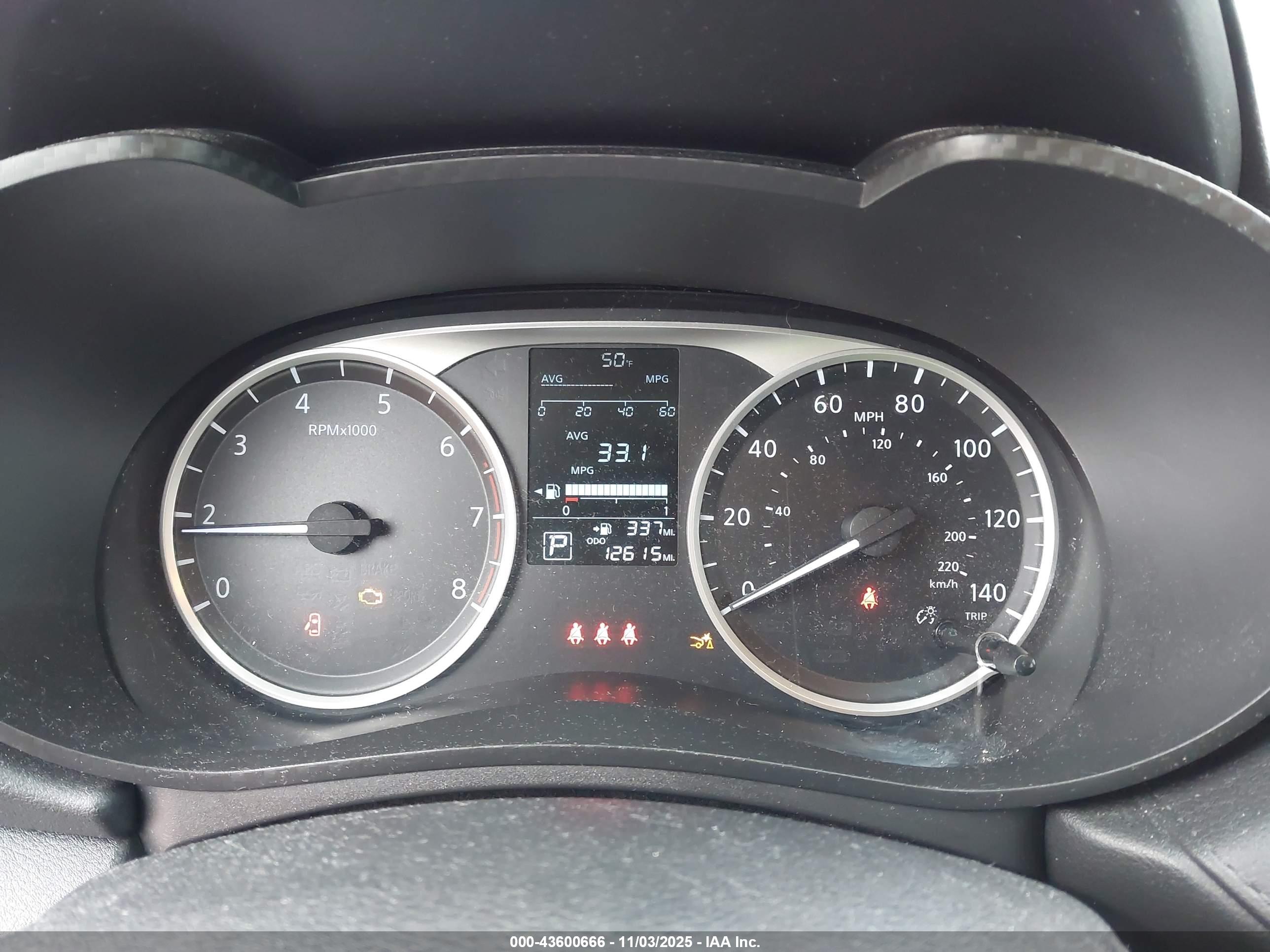 NISSAN VERSA image 7