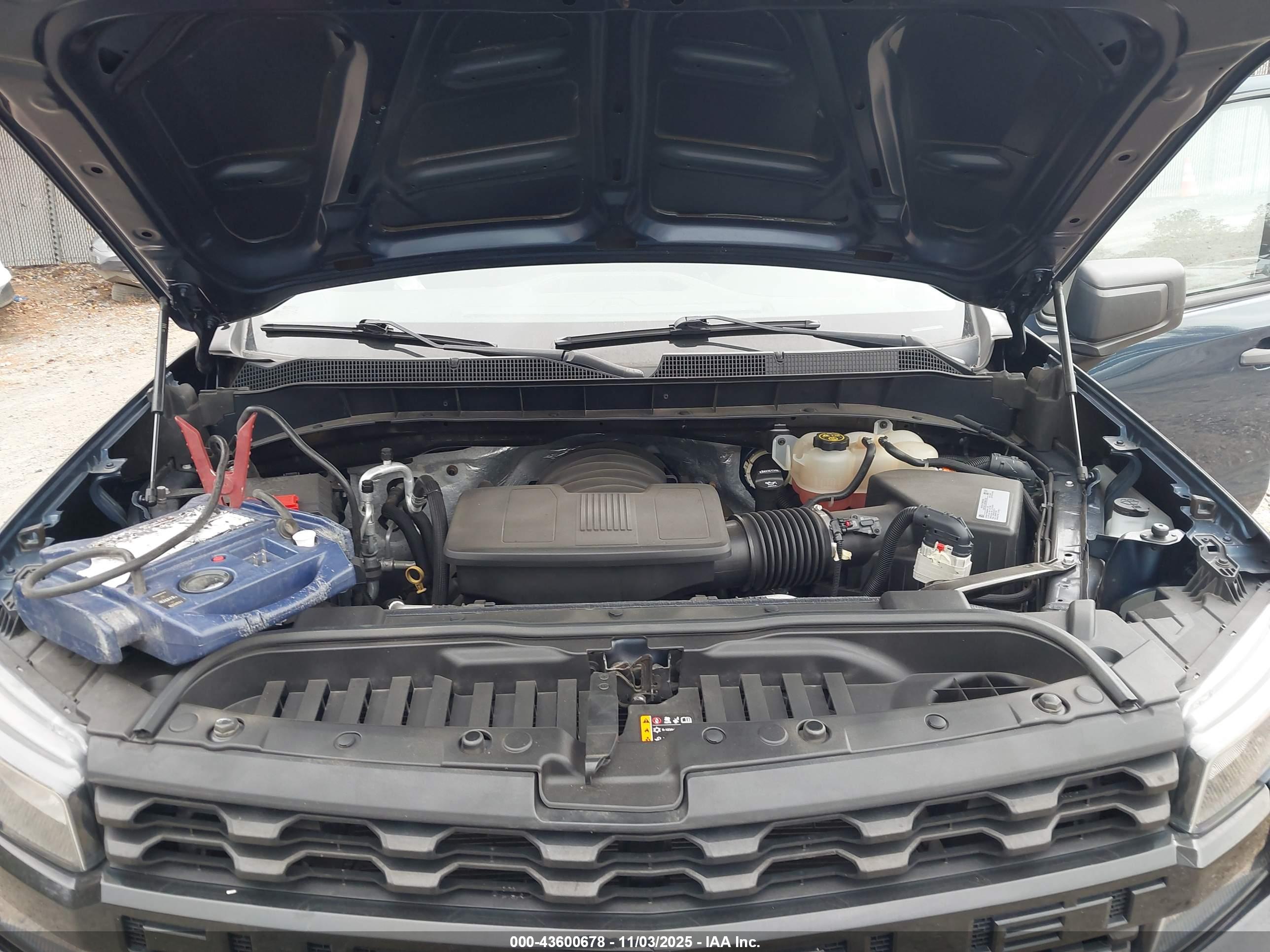 CHEVROLET SILVERADO image 10