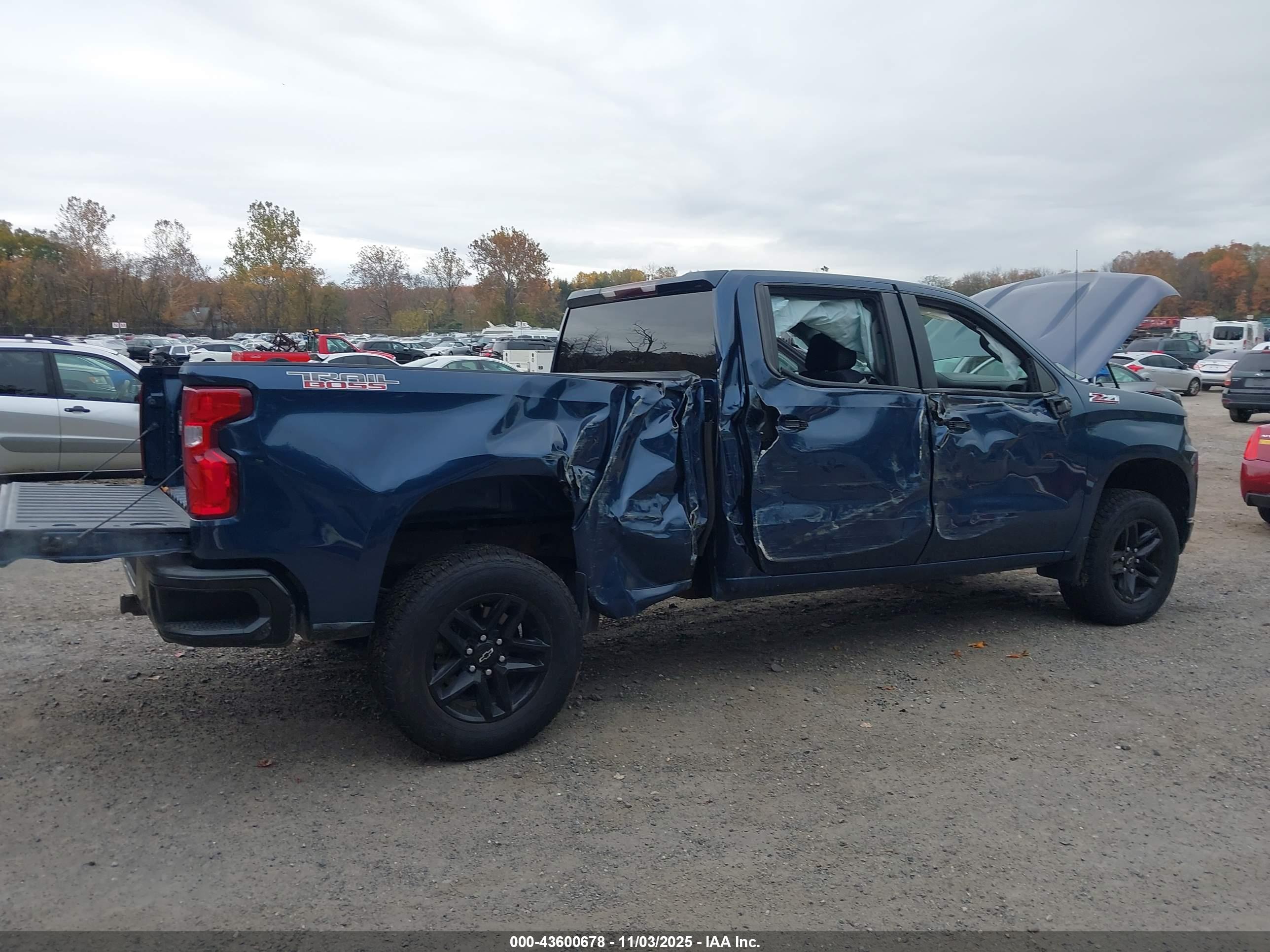 CHEVROLET SILVERADO image 6