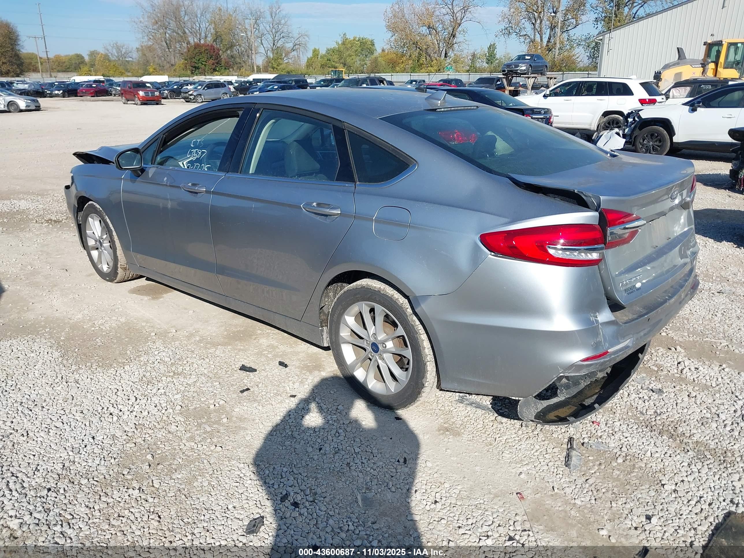 FORD FUSION image 3