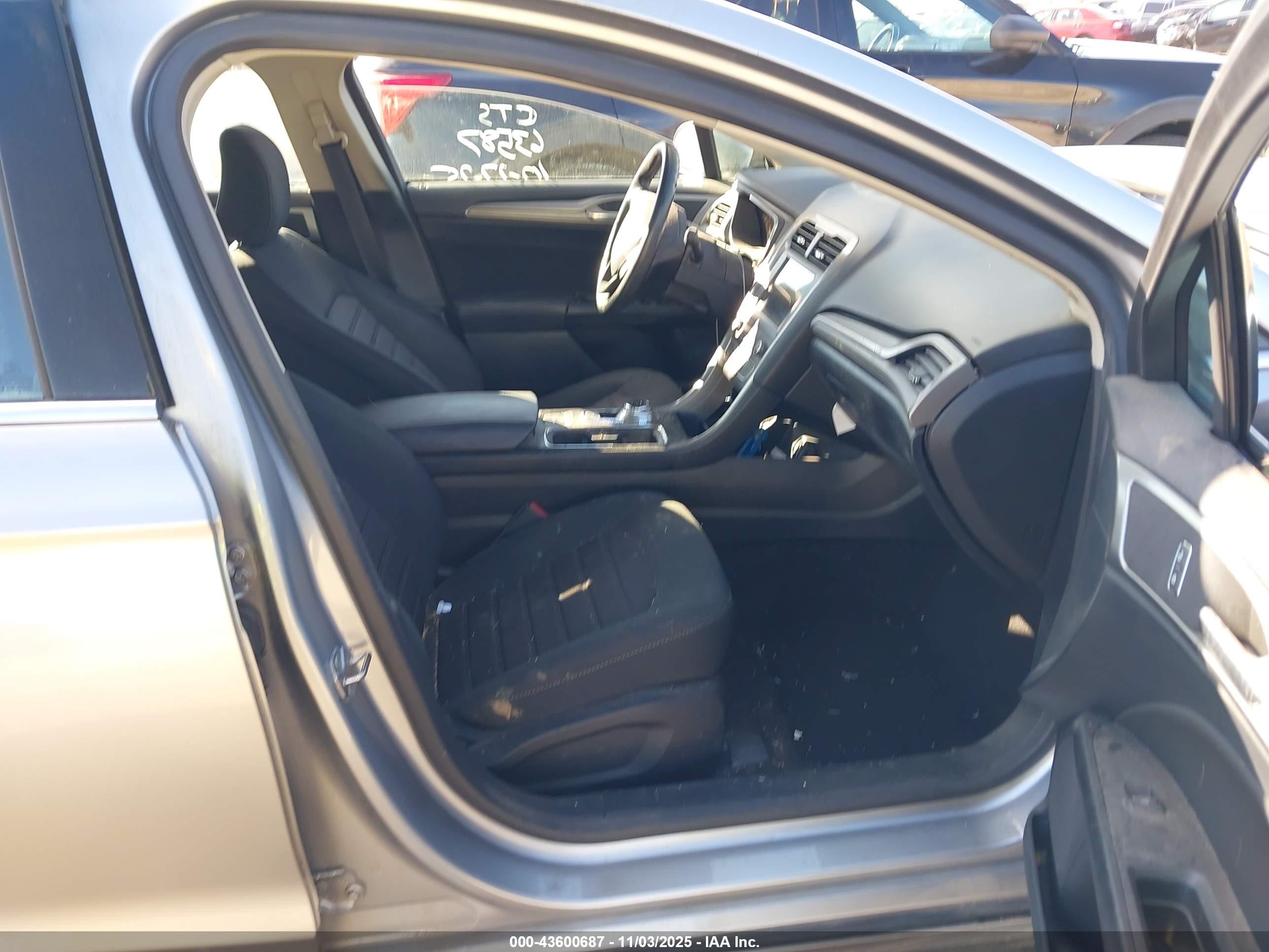 FORD FUSION image 5