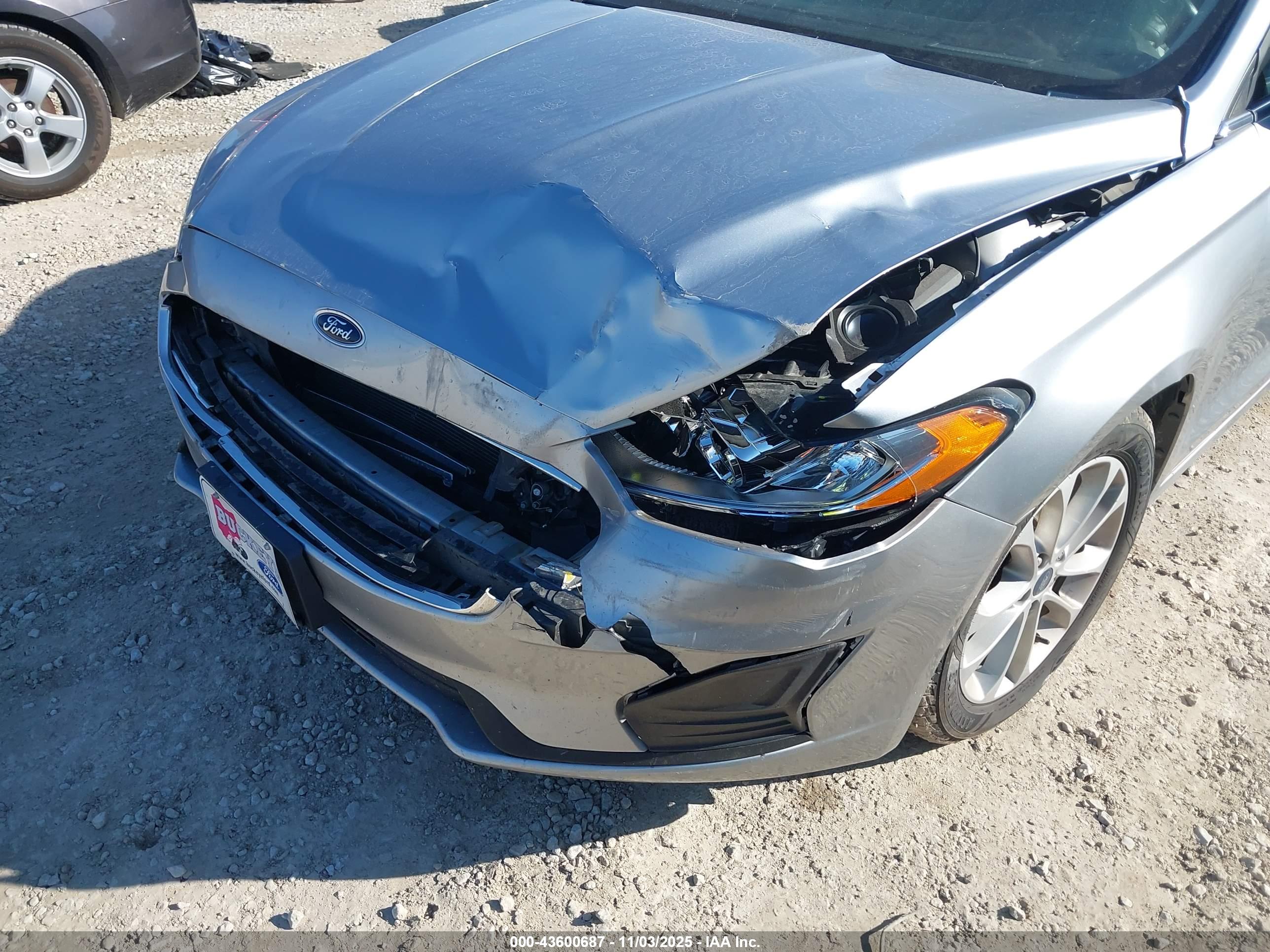 FORD FUSION image 6