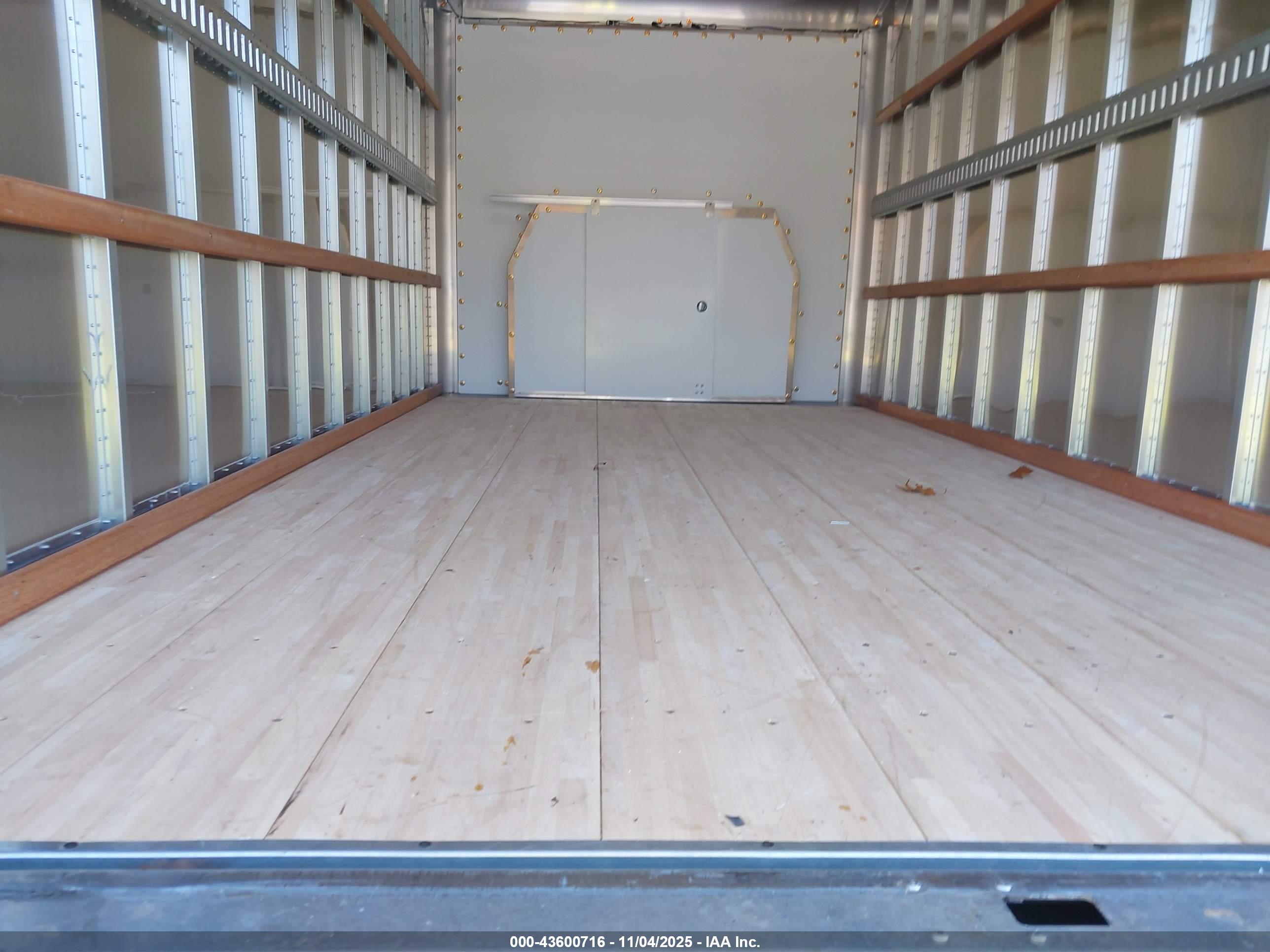 FORD E-350 image 8