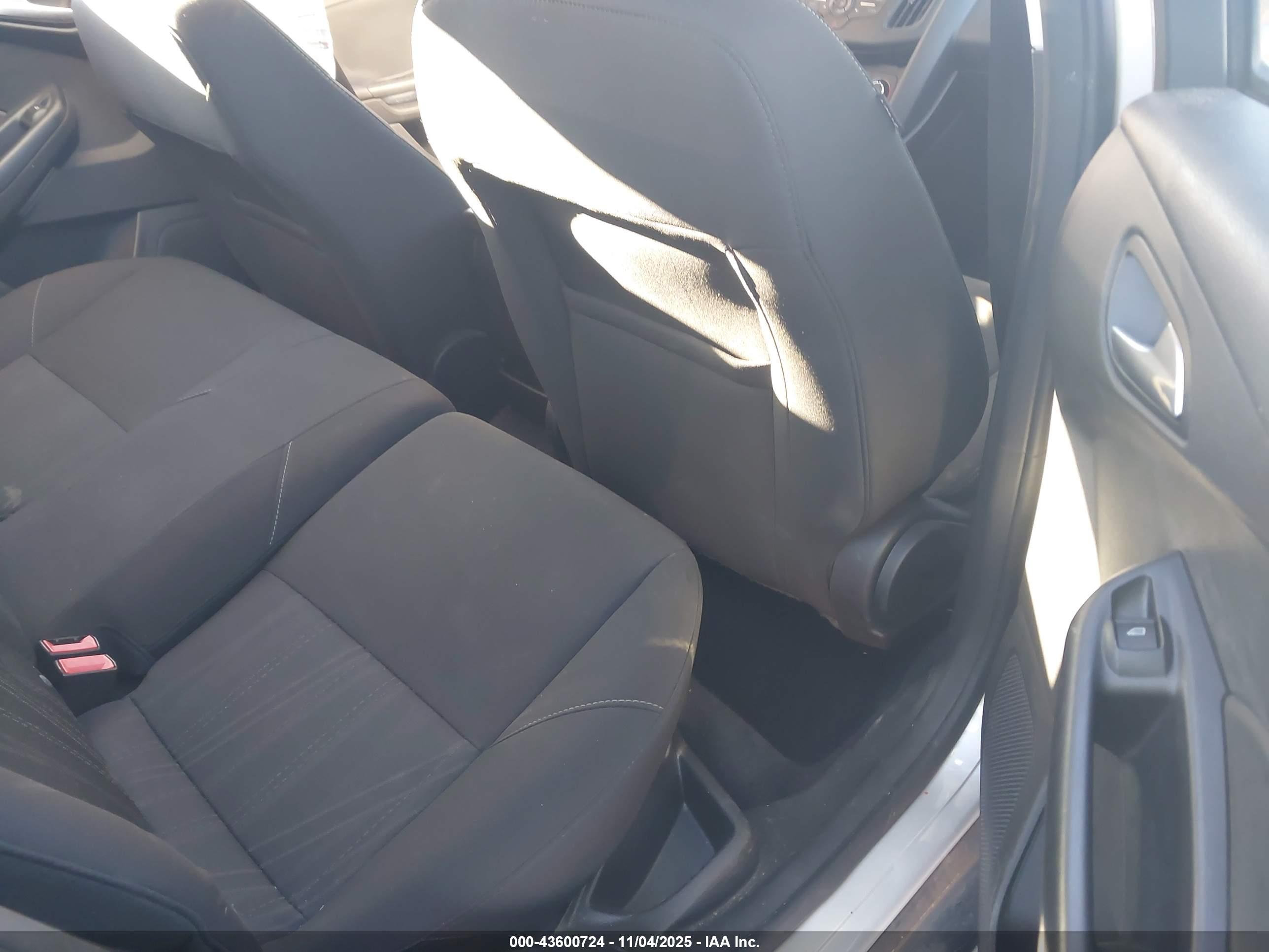 FORD FOCUS image 8