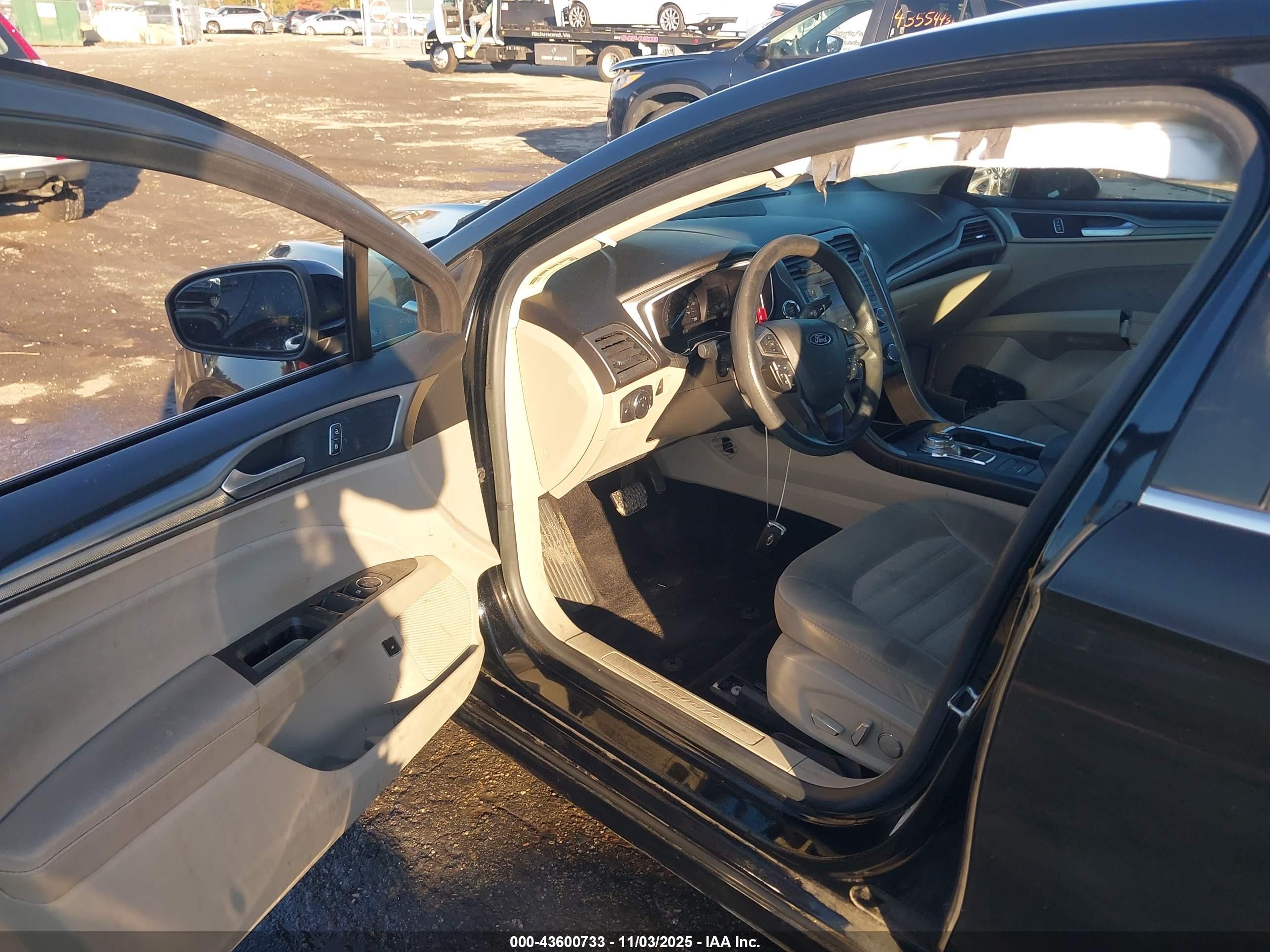 FORD FUSION image 5