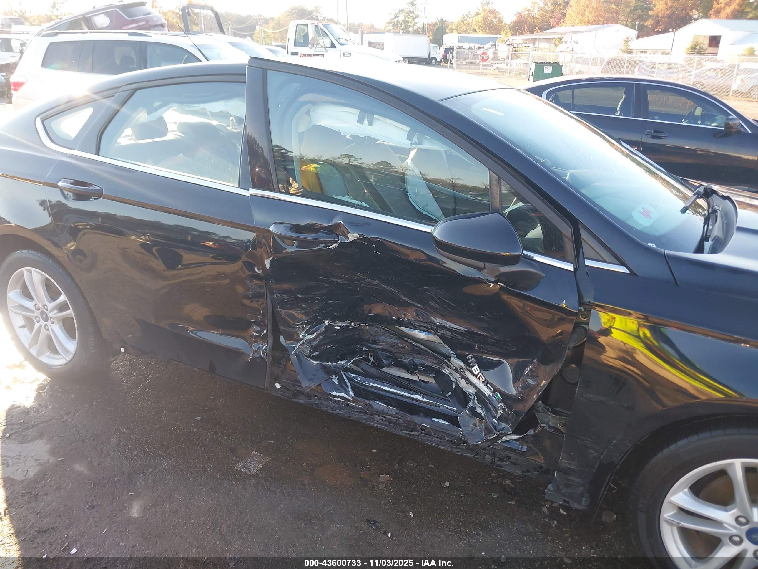 FORD FUSION image 6