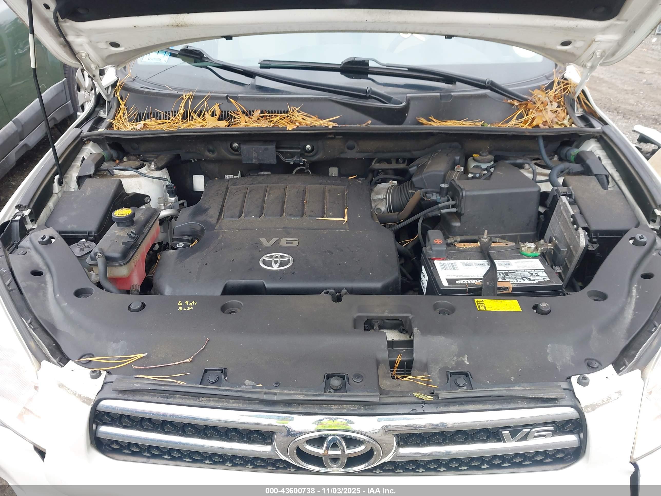 TOYOTA RAV4 image 10